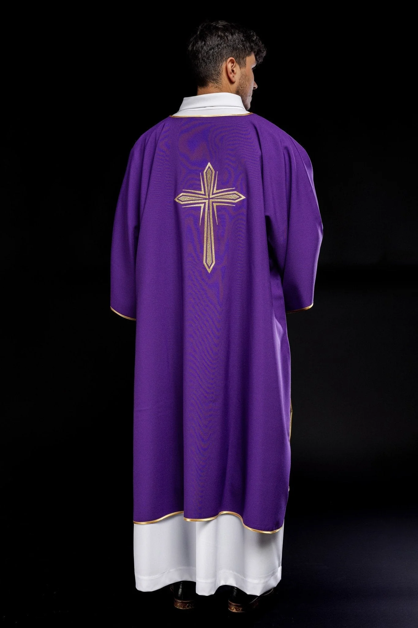 Purple dalmatic with embroidered gold cross - Image 5
