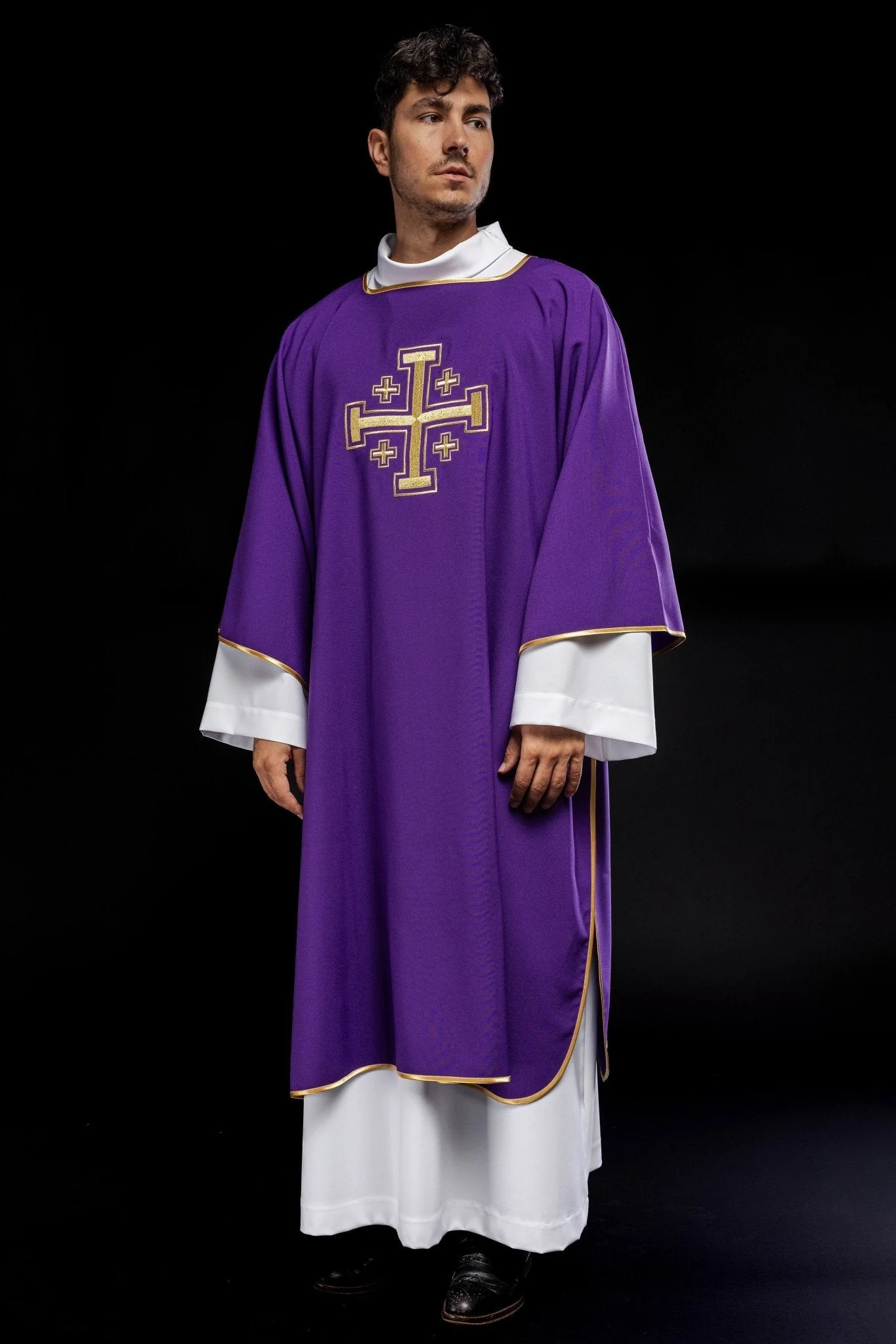 Purple dalmatic with embroidered gold crosses - Image 7