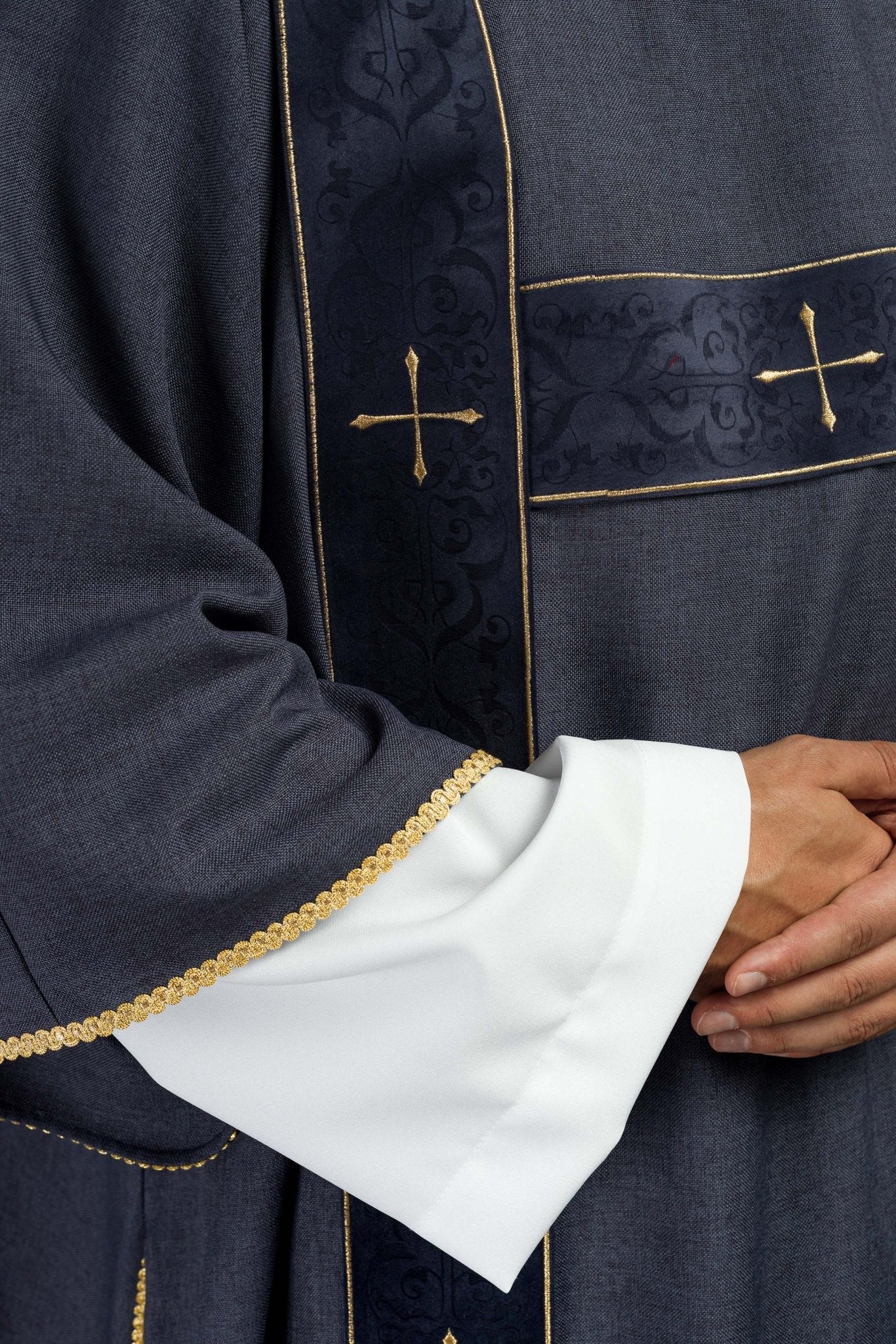 Purple dalmatic with velvet bands and embroidered golden crosses - Image 4