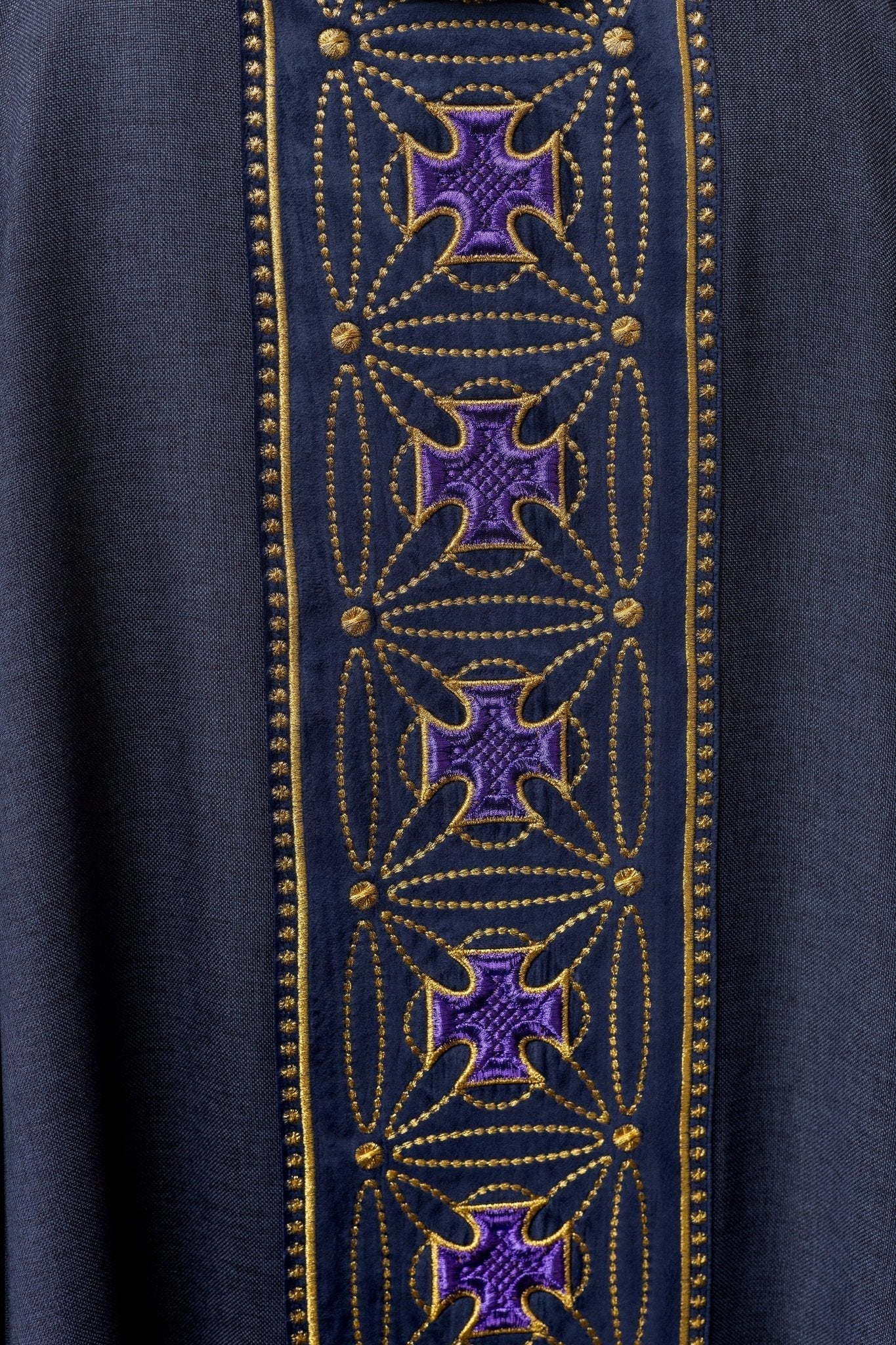 Purple priest chasuble made of natural texture with embroidered collar - Image 4