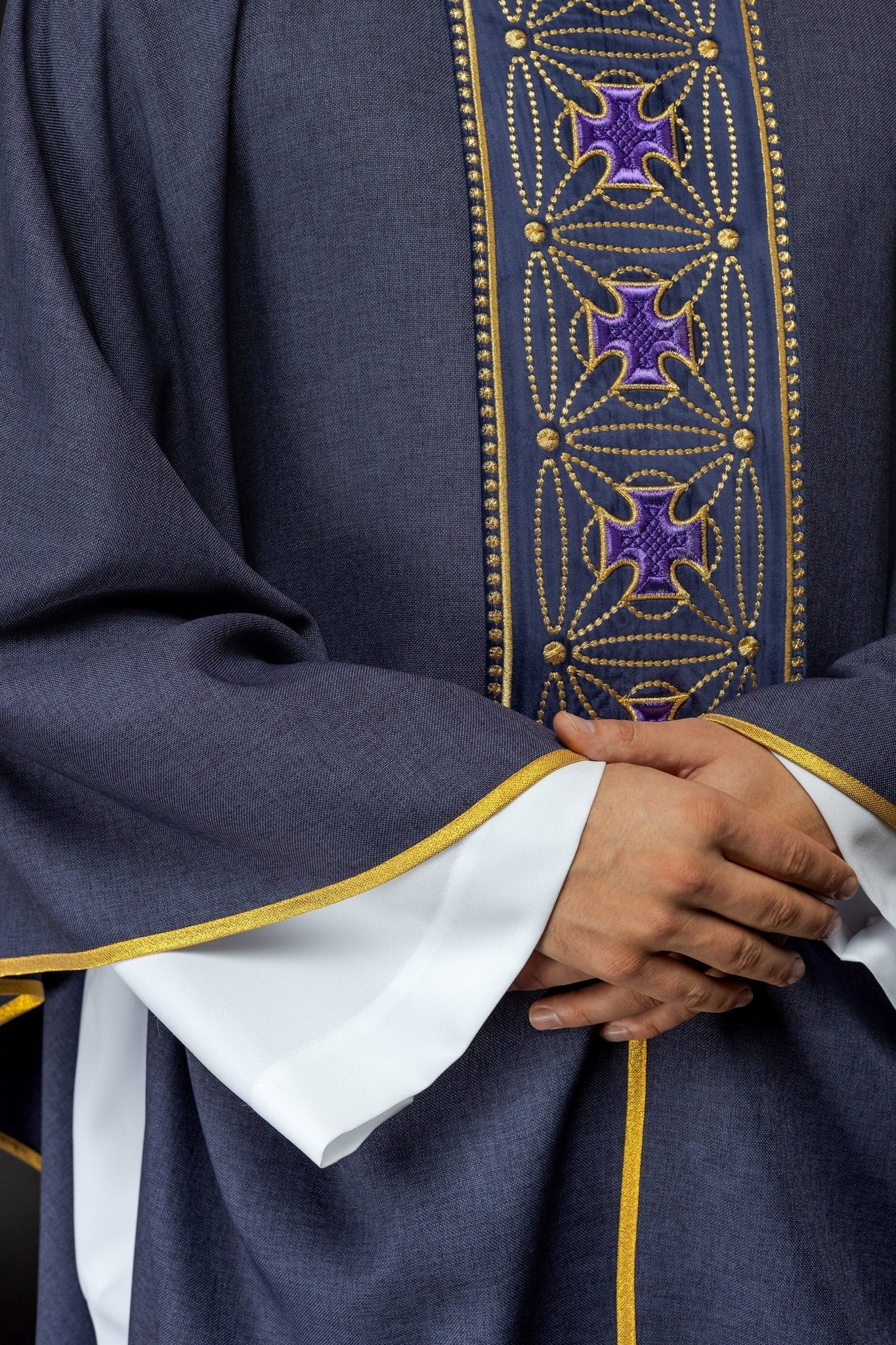 Purple priest chasuble made of natural texture with embroidered collar - Image 5