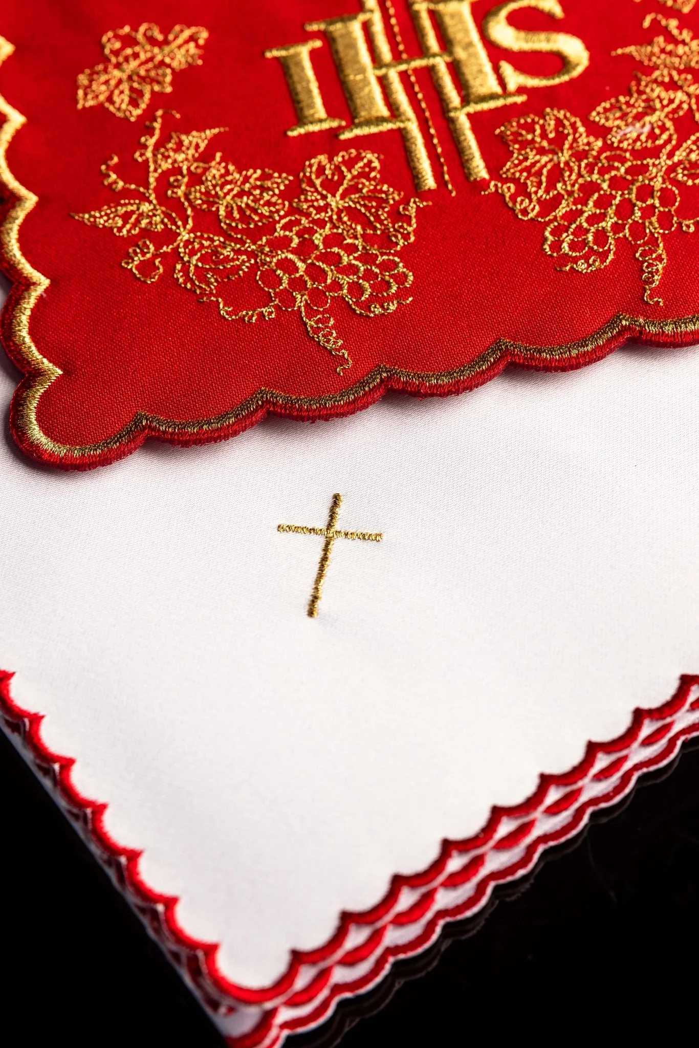Red Chalice Linens - Image 3