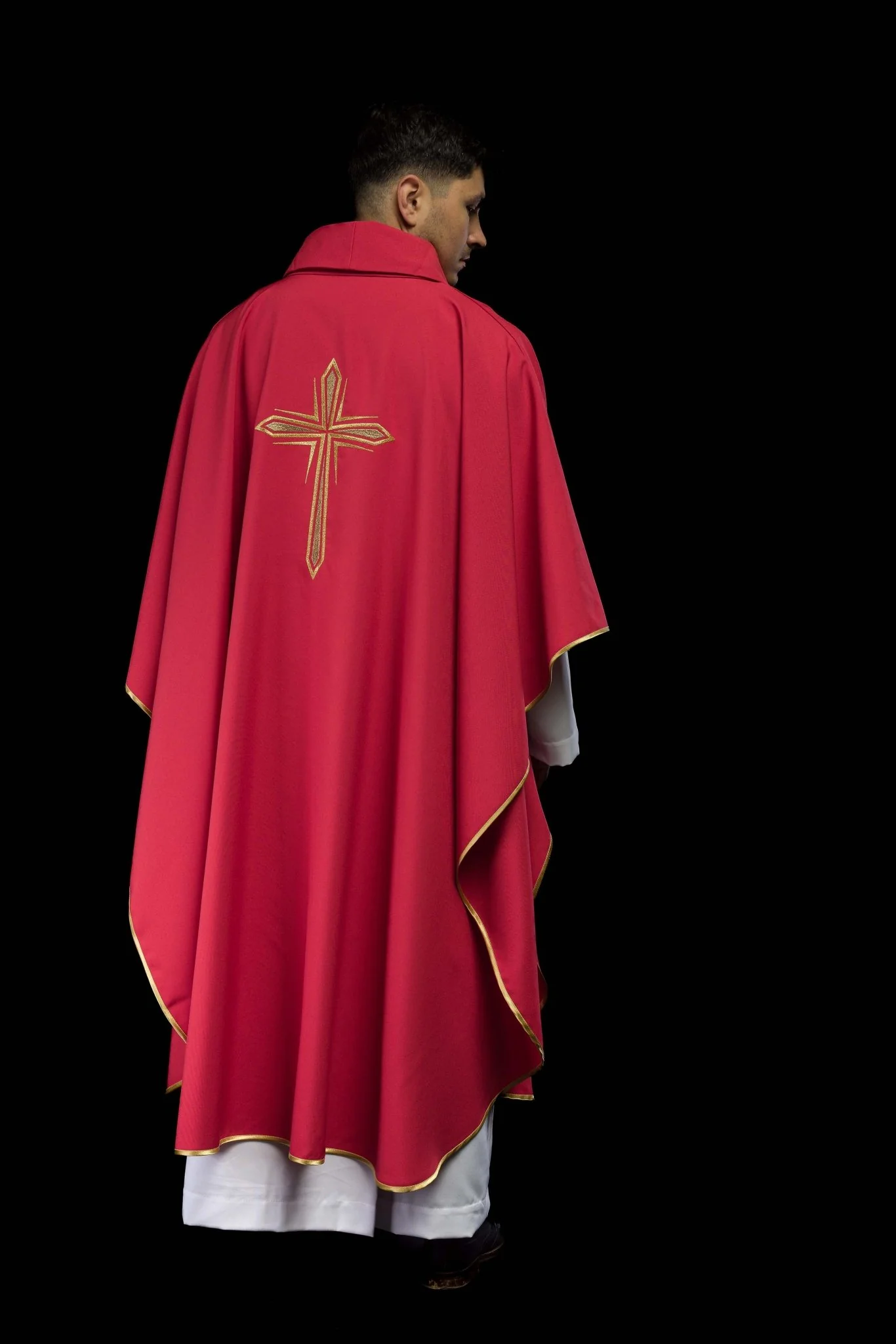 Red chasuble embroidered with cross pattern - Image 7