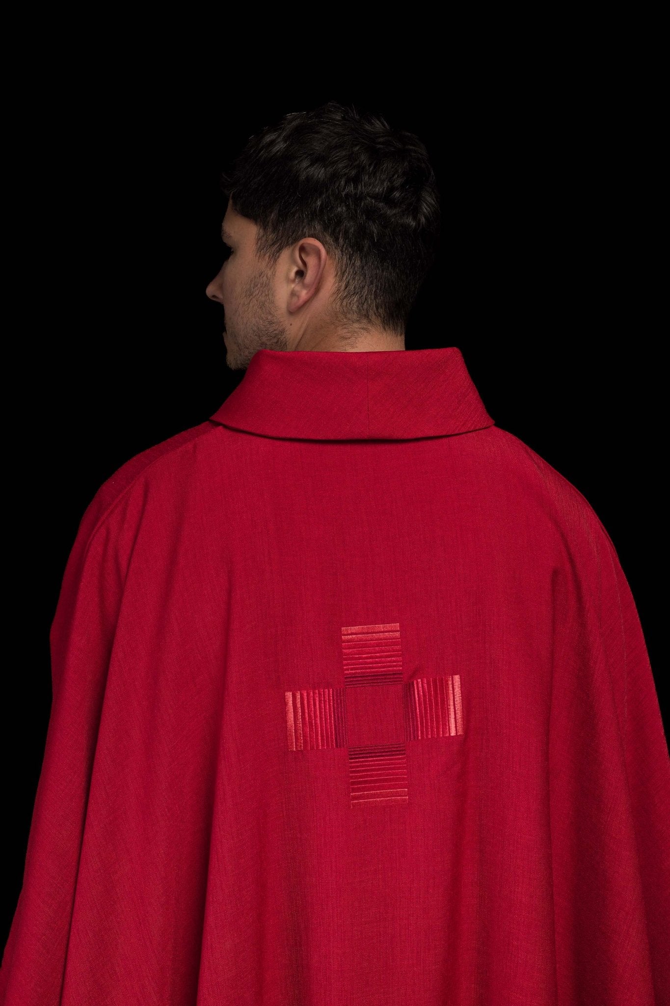 Red chasuble embroidered with crosse - Image 6