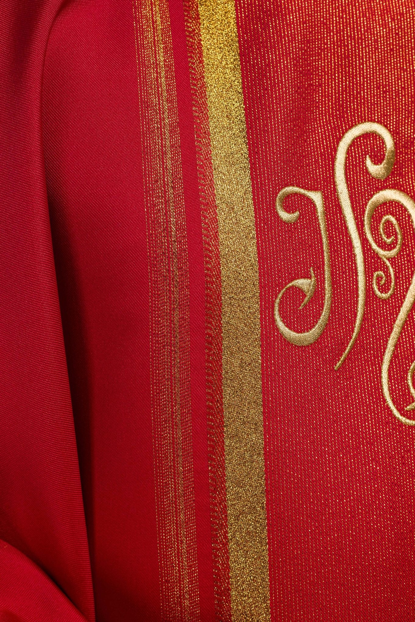 Red chasuble embroidered with IHS motif with gilding - Image 5