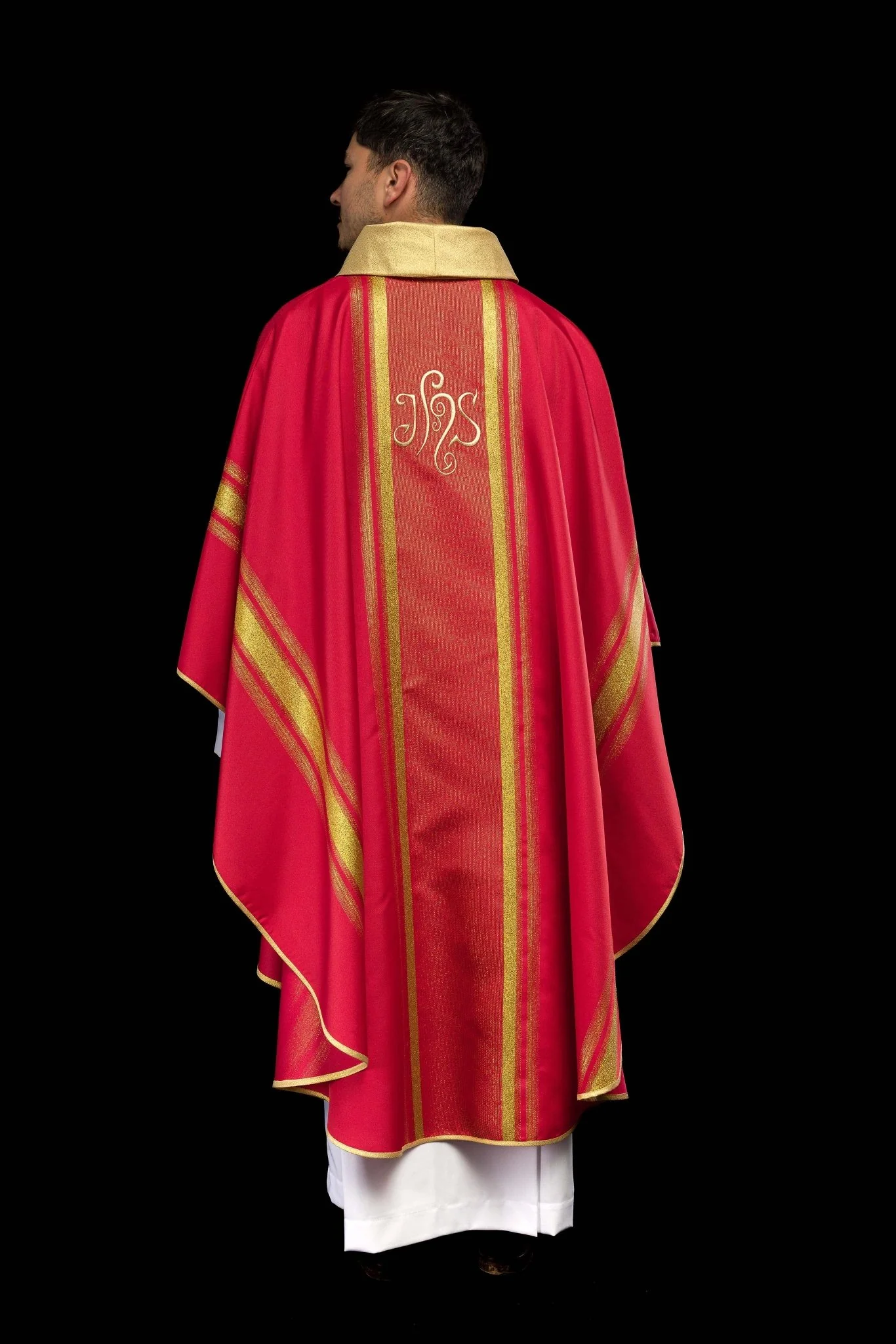 Red chasuble embroidered with IHS motif with gilding - Image 8