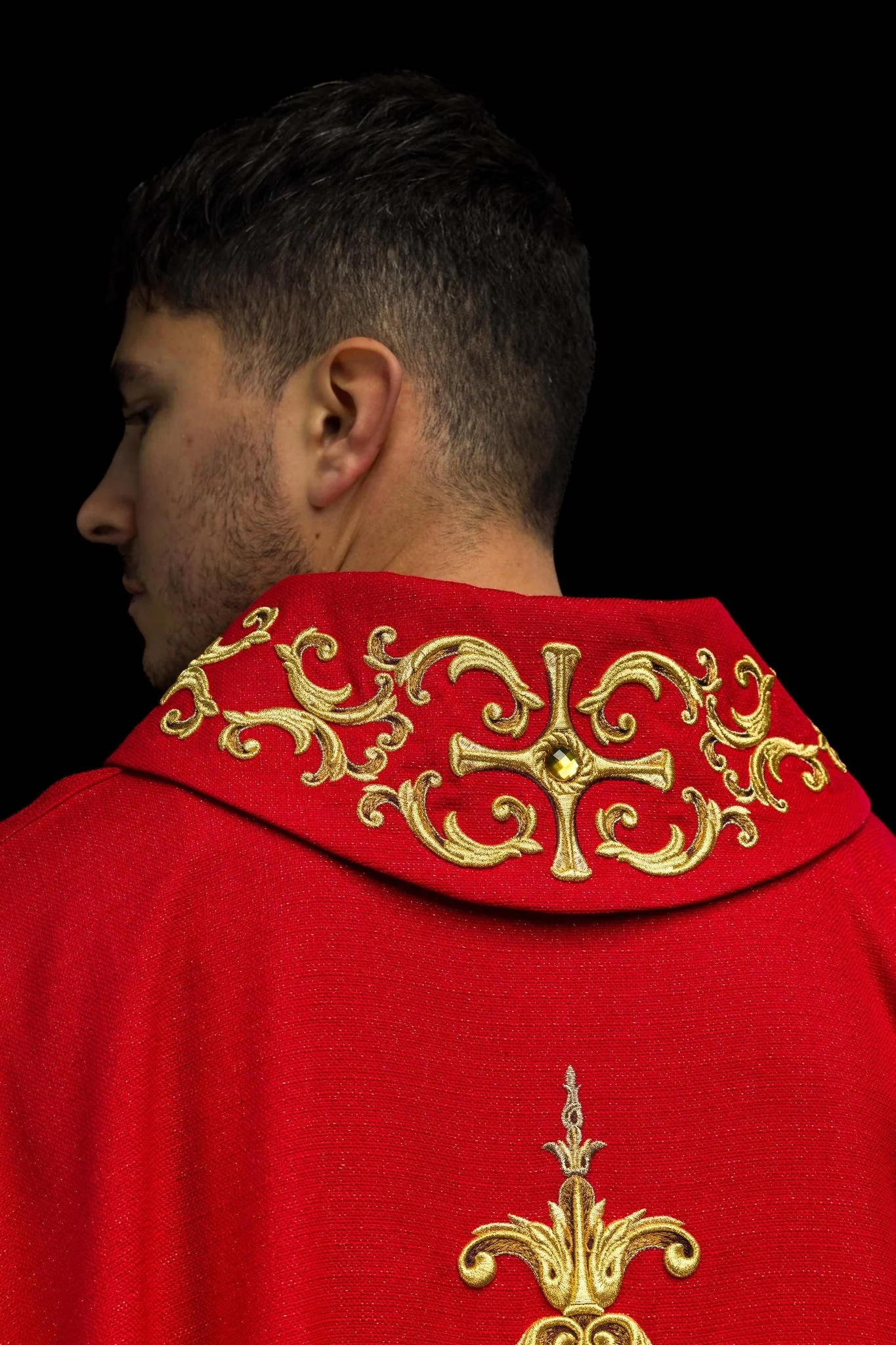 Red chasuble richly embroidered with gemstones - Image 7