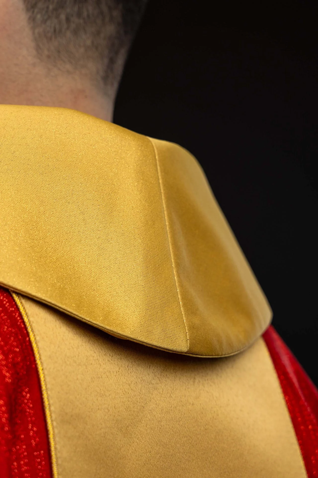Red chasuble with an embroidered cross motif and a decorative fabric orphrey panel - Image 5