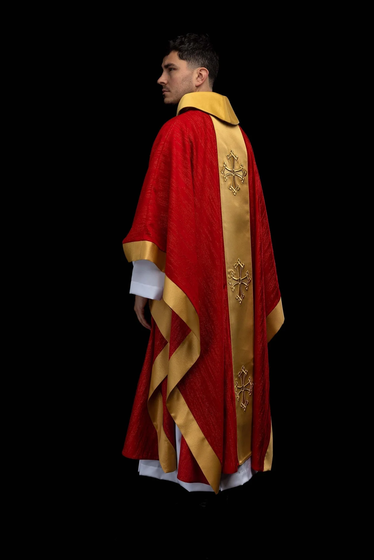 Red chasuble with an embroidered cross motif and a decorative fabric orphrey panel - Image 7