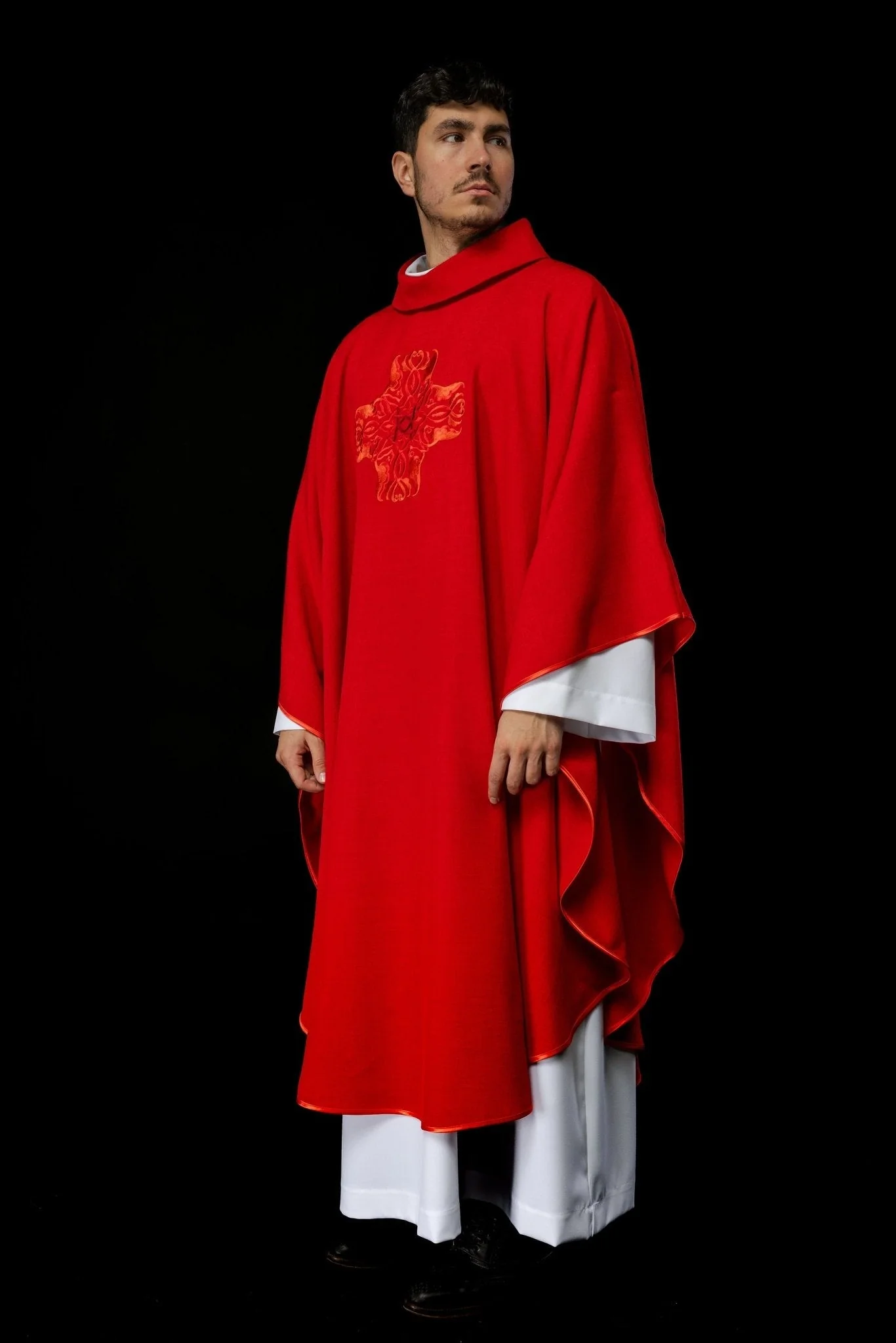 Red chasuble with Cross embroidery - Image 7