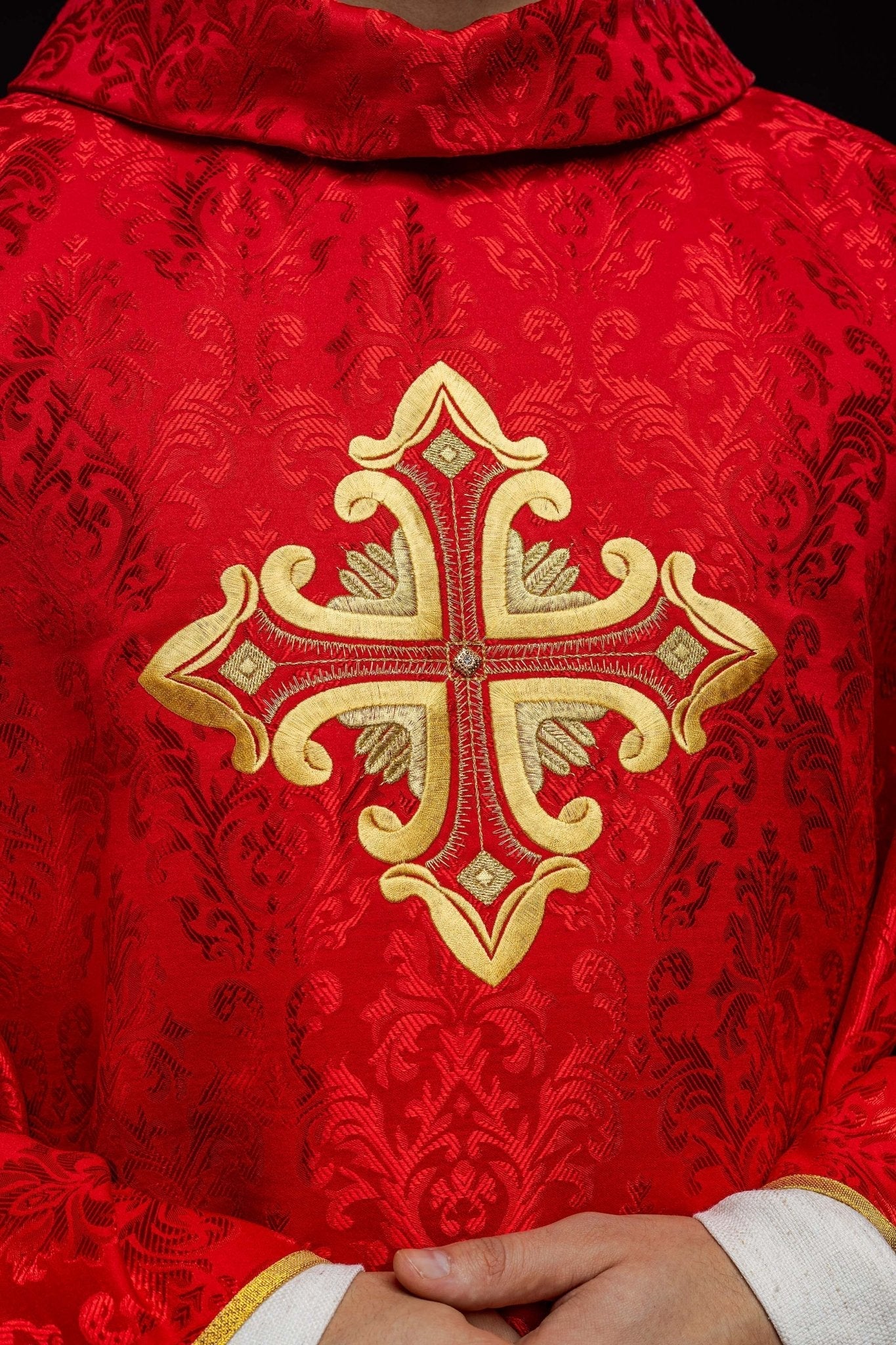 Red chasuble with cross made of patterned fabric - Image 3