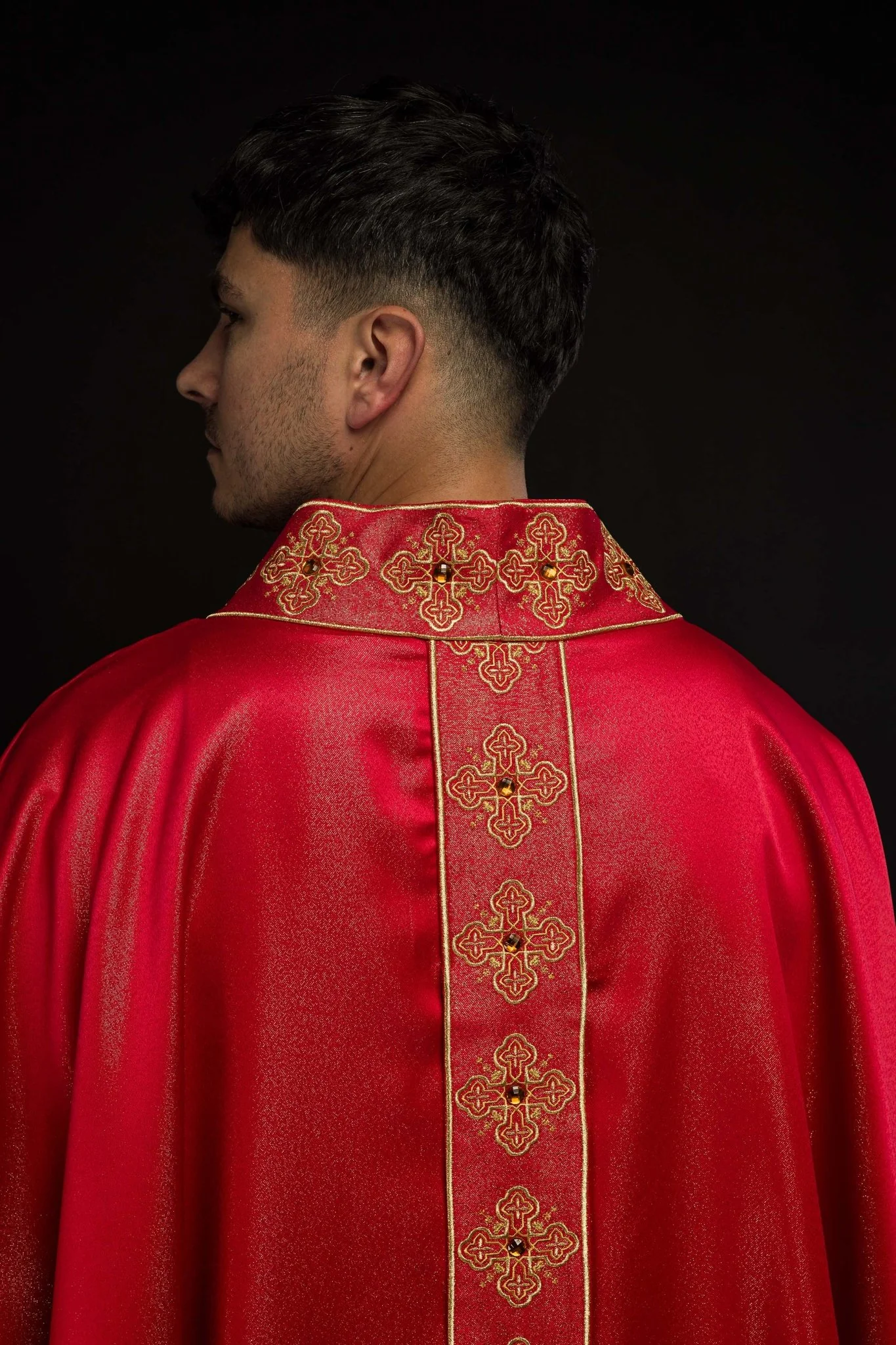 Red chasuble with decorative stones and embroidered collar - Image 7