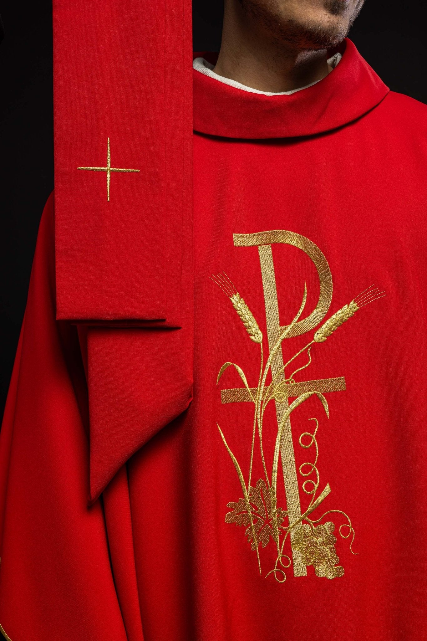 Red chasuble with golden cross embroidery - Image 4