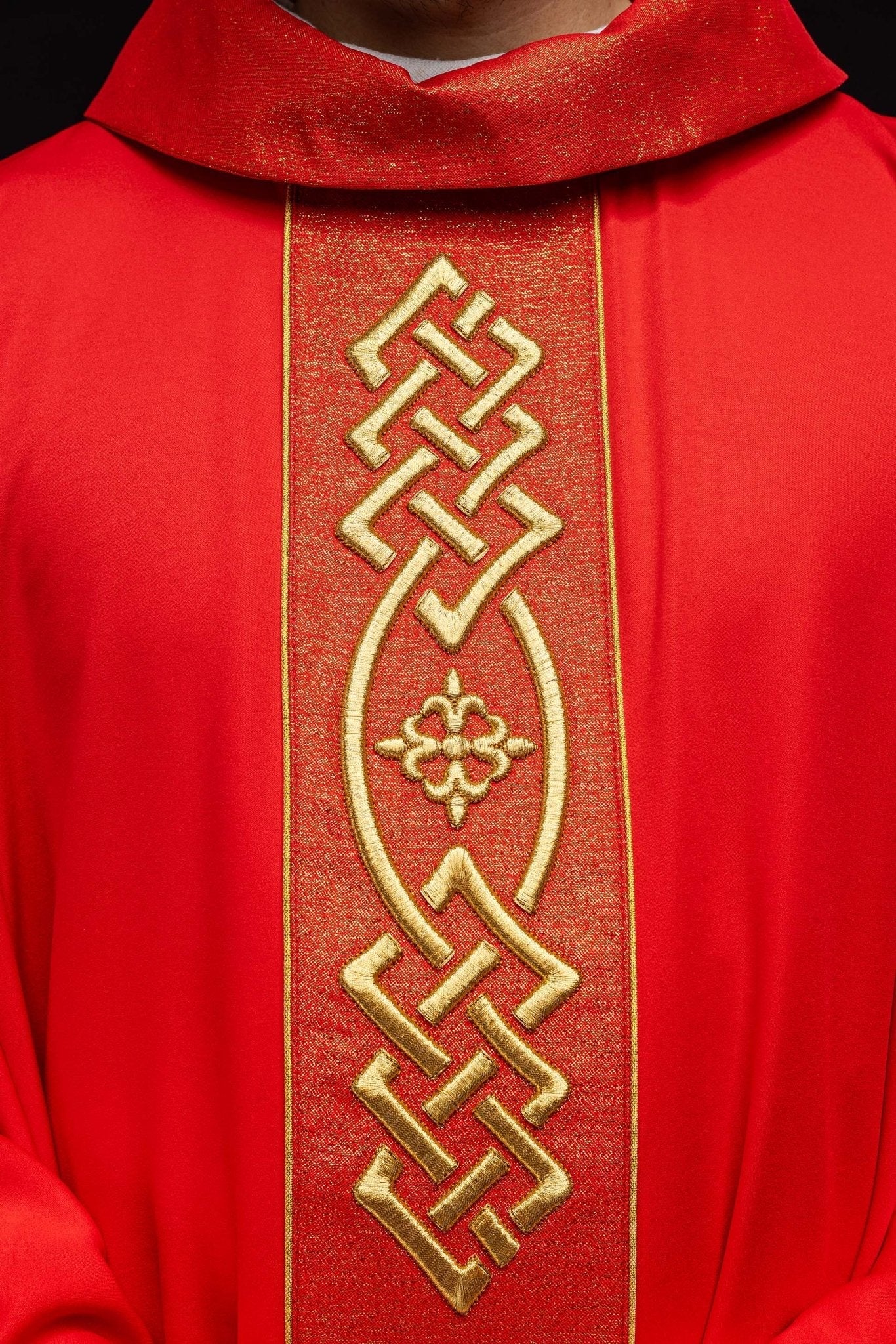 Red chasuble with narrow embroidery - Image 3