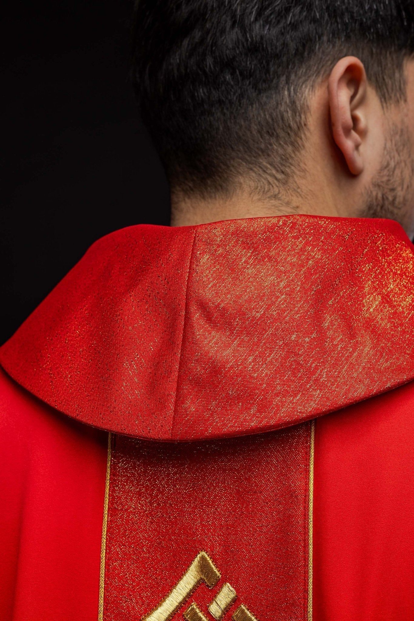 Red chasuble with narrow embroidery - Image 6