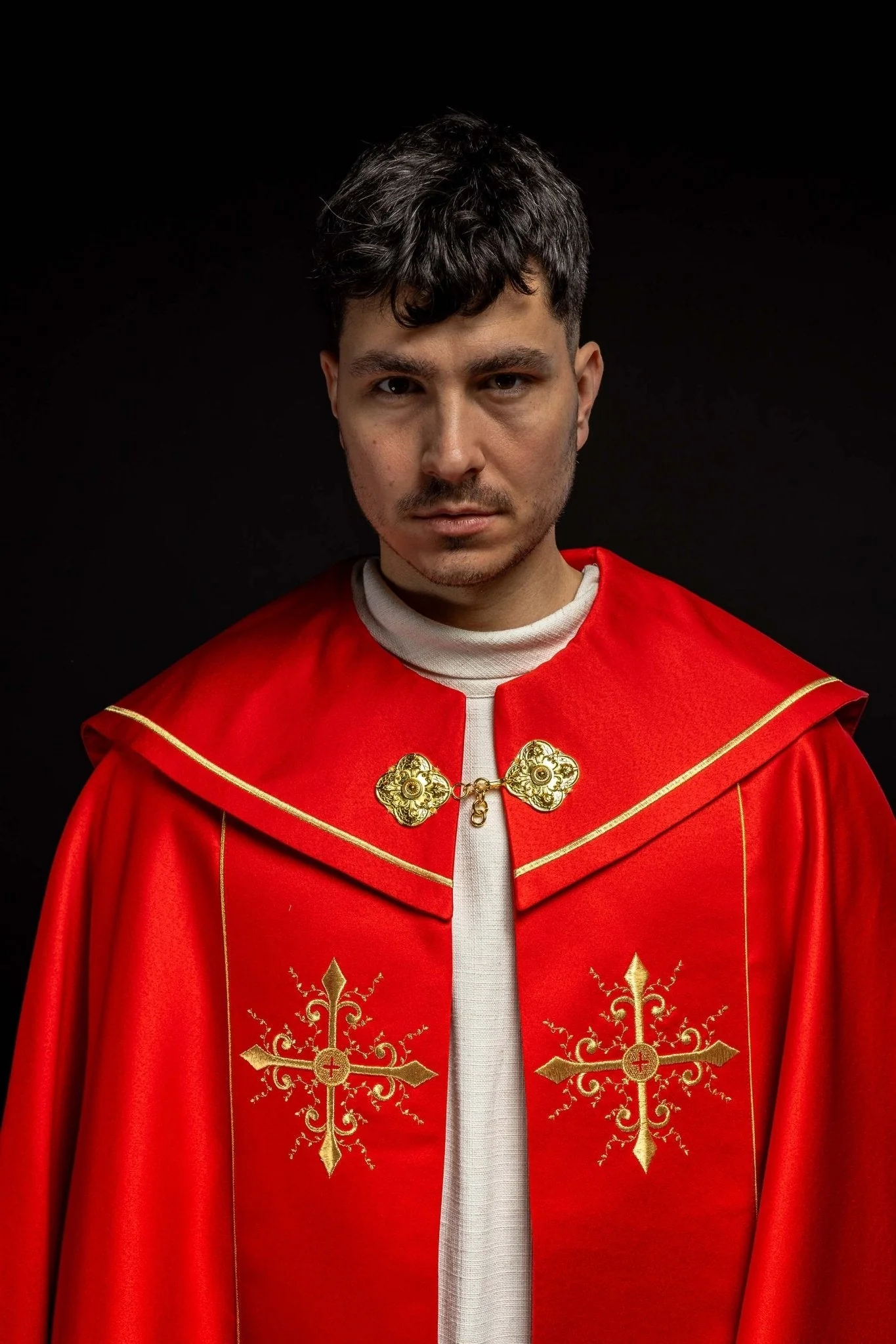 Red church cope with embroidery with gold crosses - Image 5