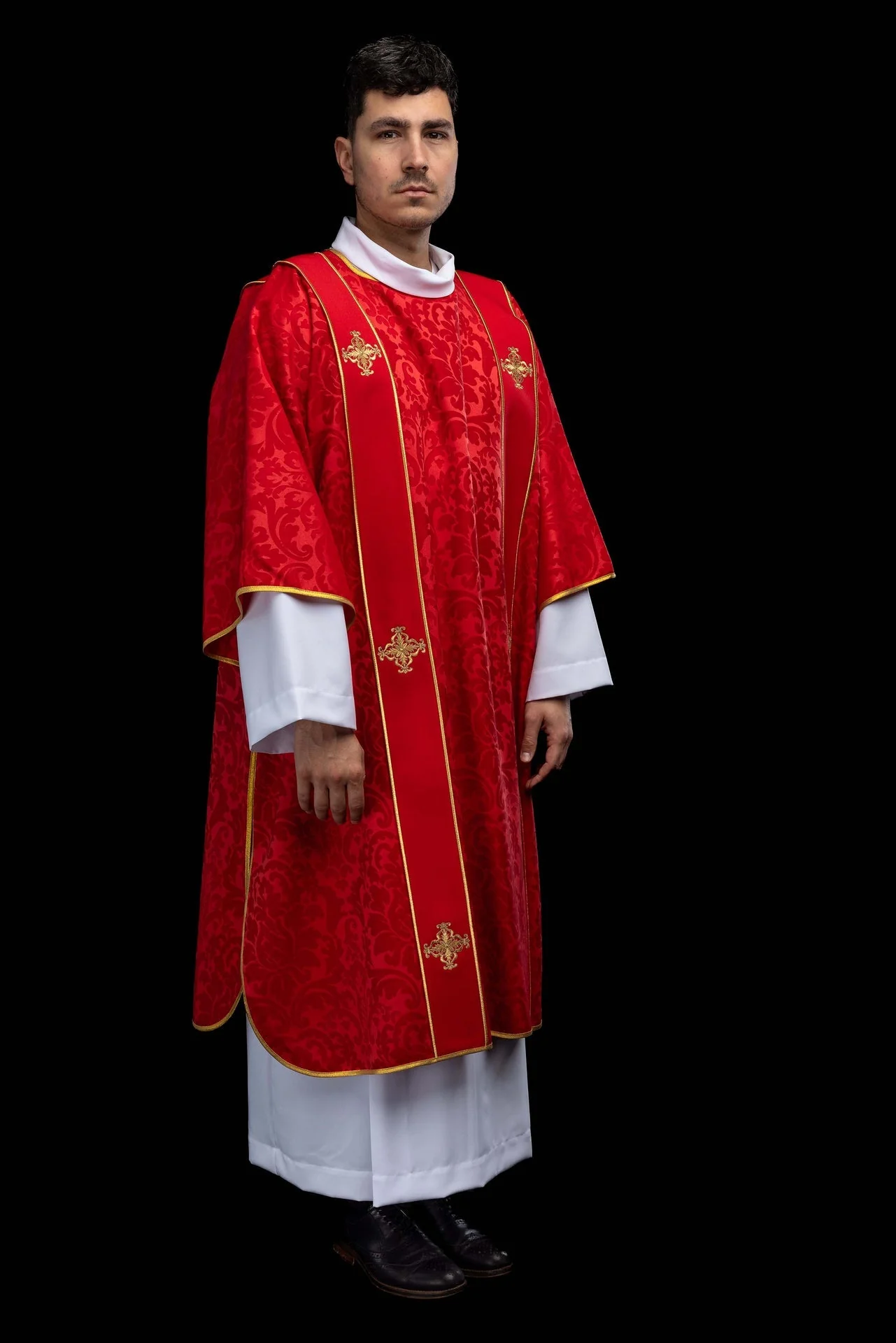 Red dalmatic in jacquard with bands and embroidered gold crosses - Image 7