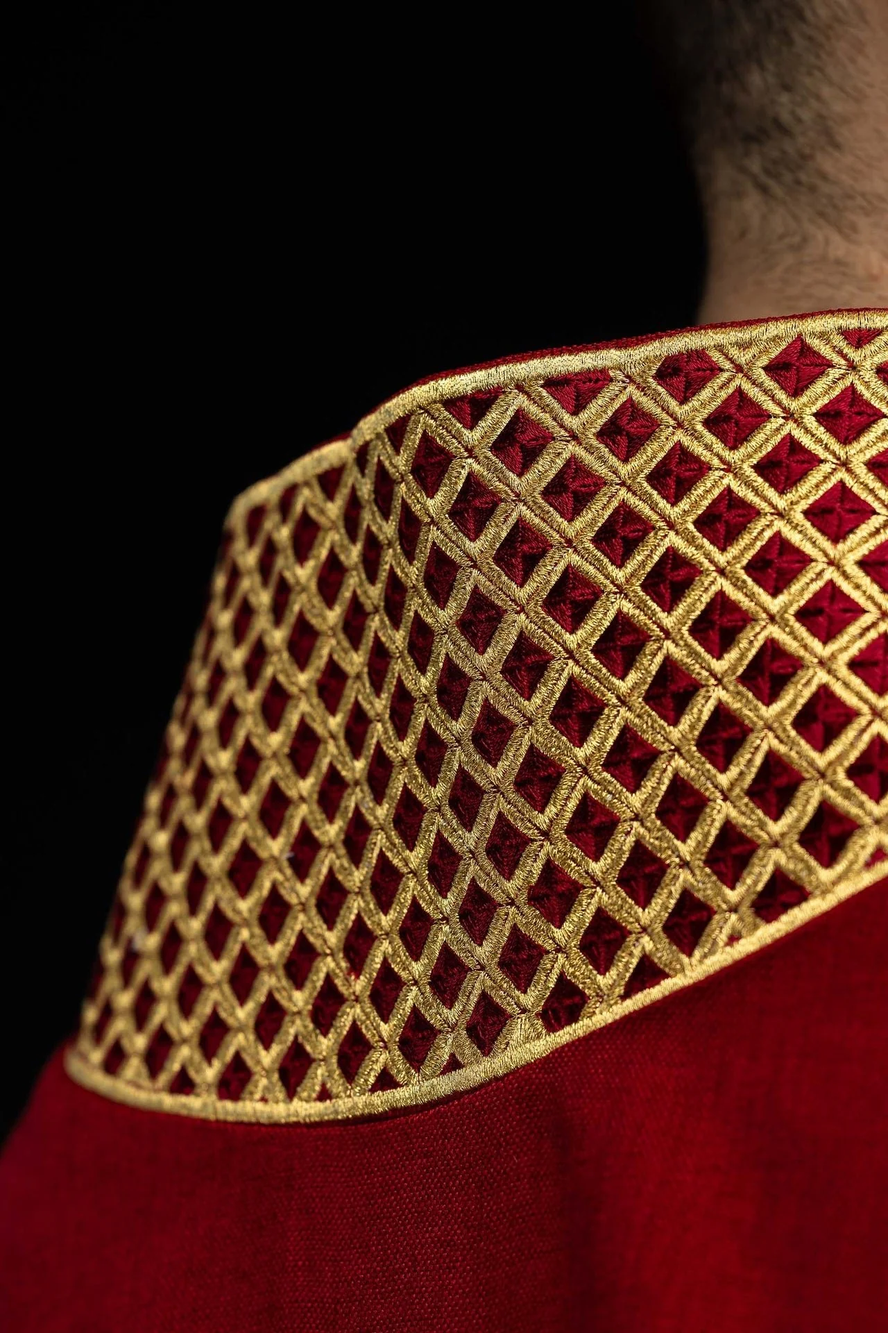 Red dalmatic with embroidered crosses and a collar - Image 8