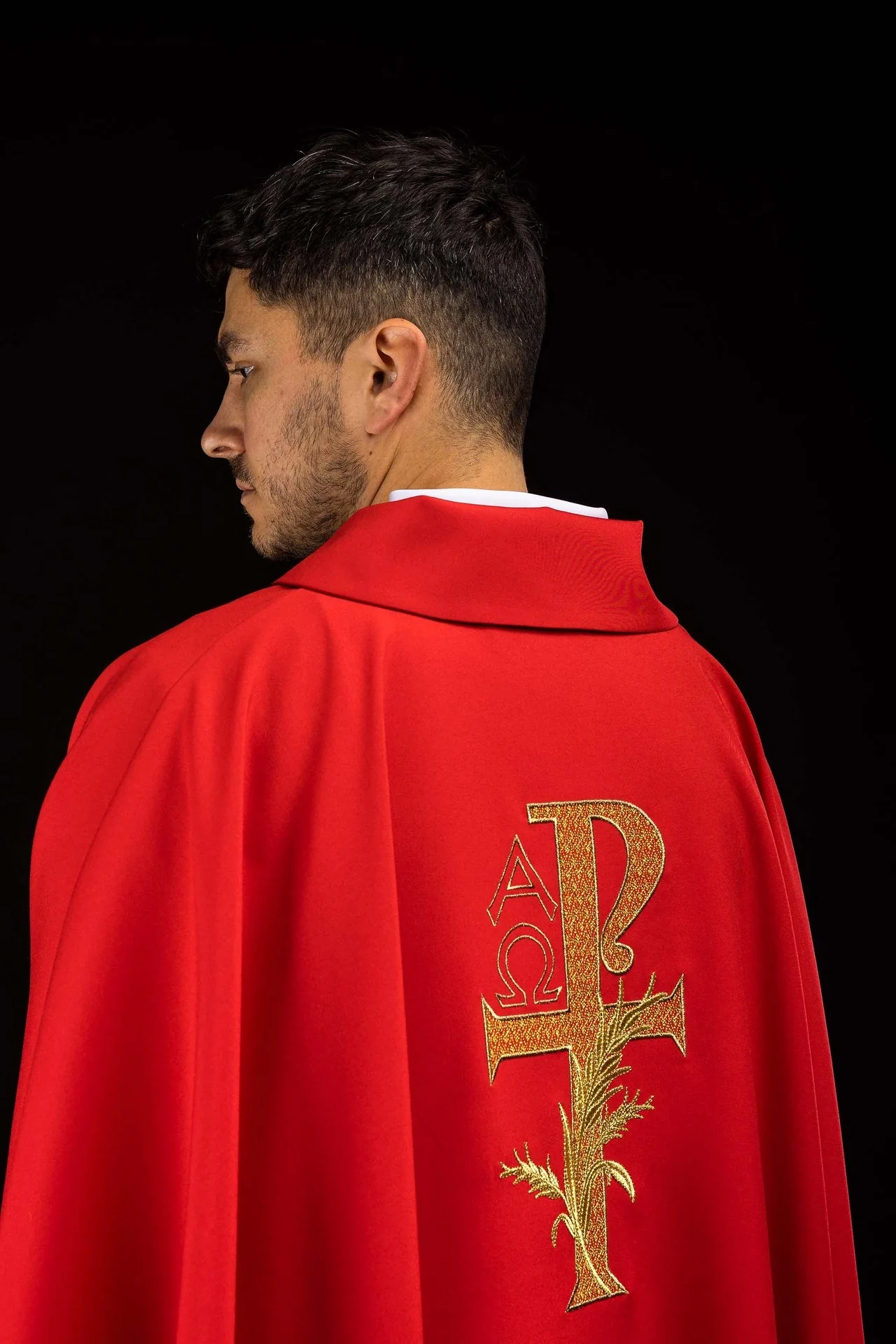 Red embroidered chasuble with Alpha and Omega symbol and wide collar - Image 6