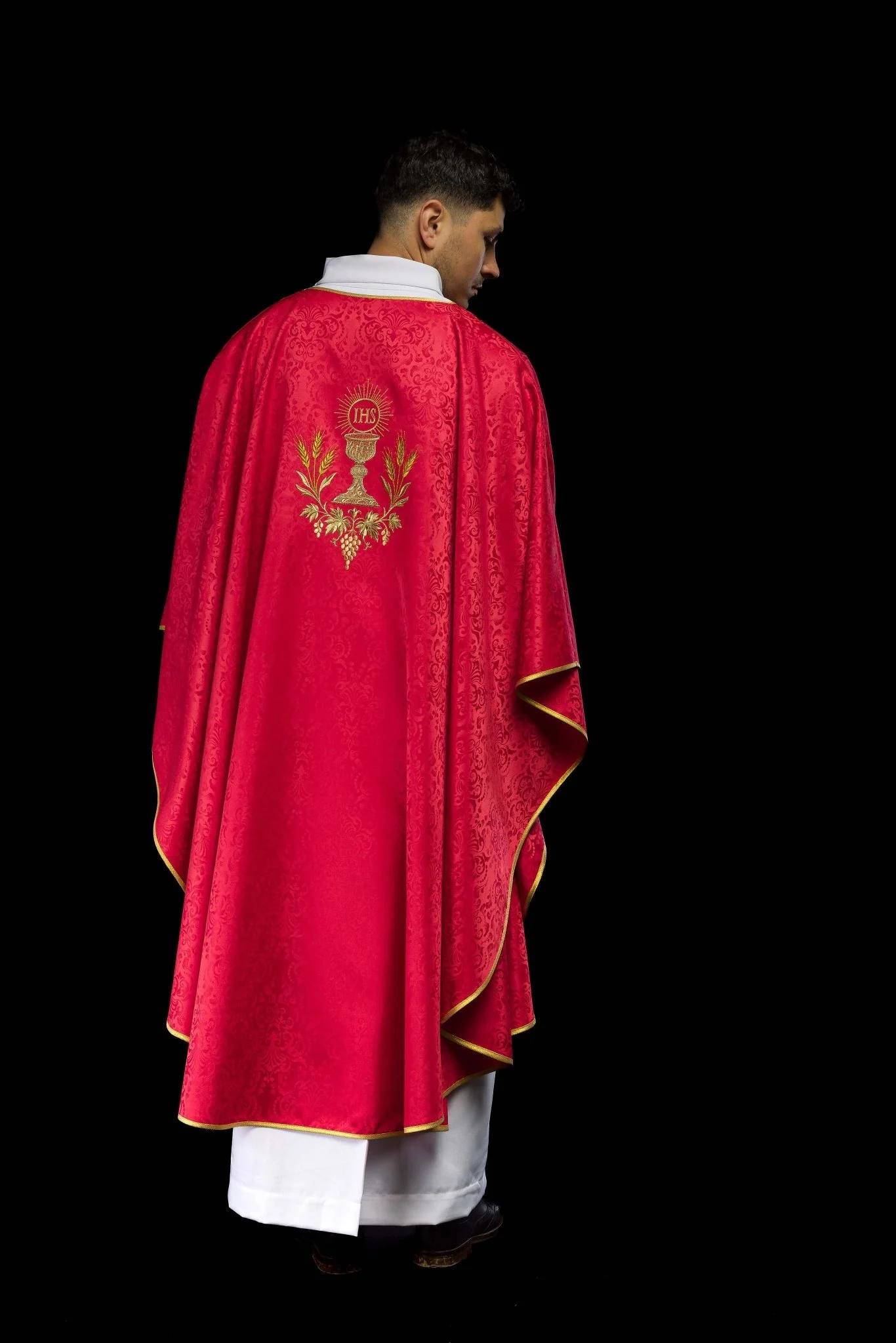 Red liturgical chasuble with embroidered chalice and host on jacquard fabric - Image 7