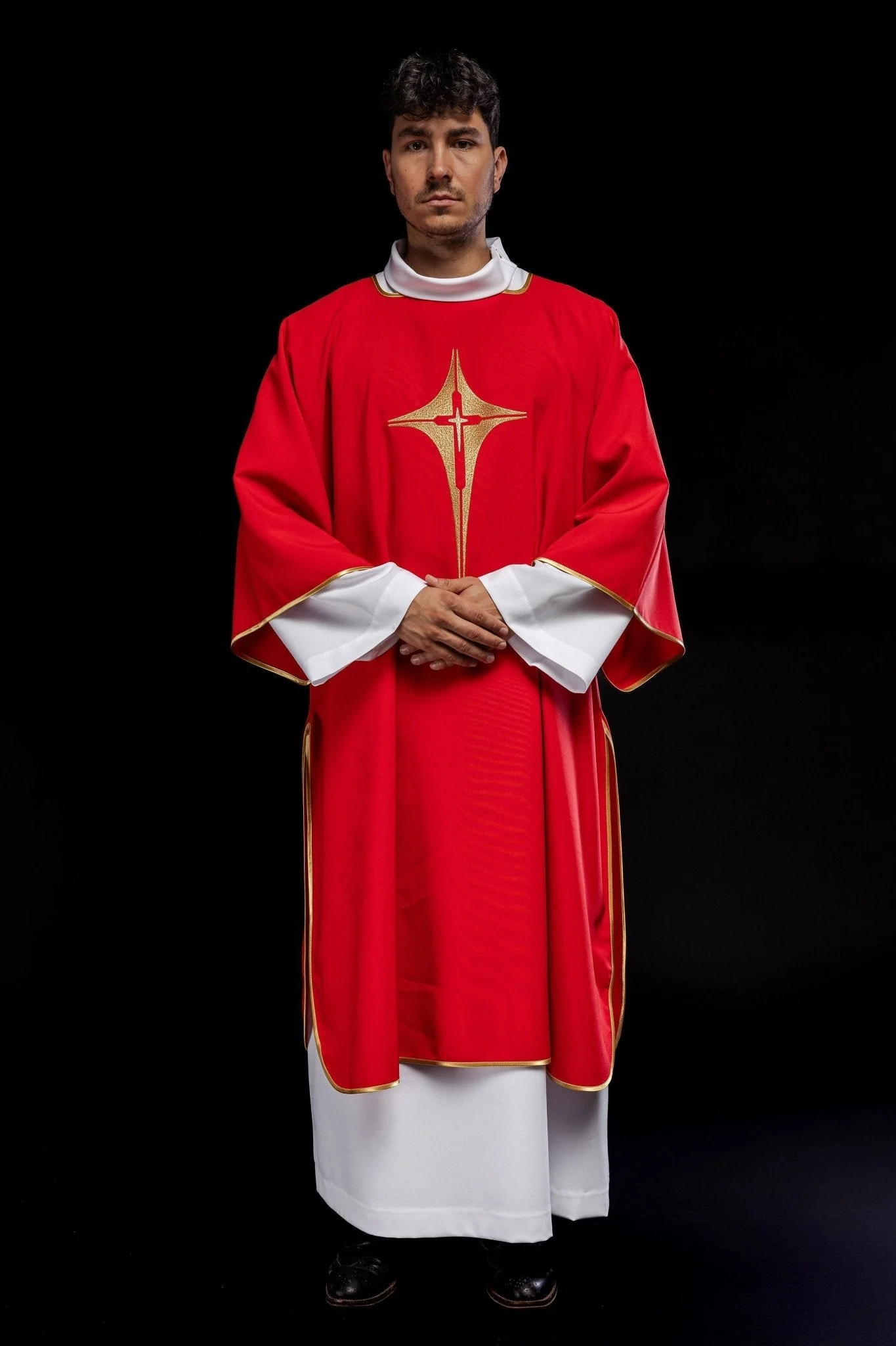 Red liturgical dalmatic with gold cross - Image 2