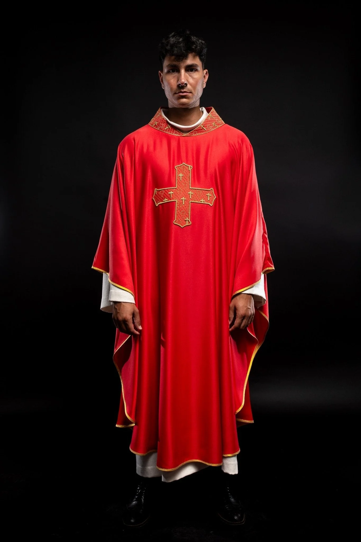 Red priest vestment with collar embroidered with gold crossess - Image 2