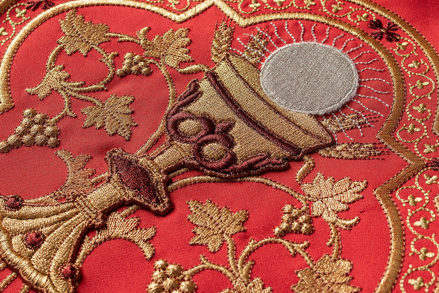 Red Roman Chasuble embroidered with the motif of the Sacred Heart of Jesus - Image 3