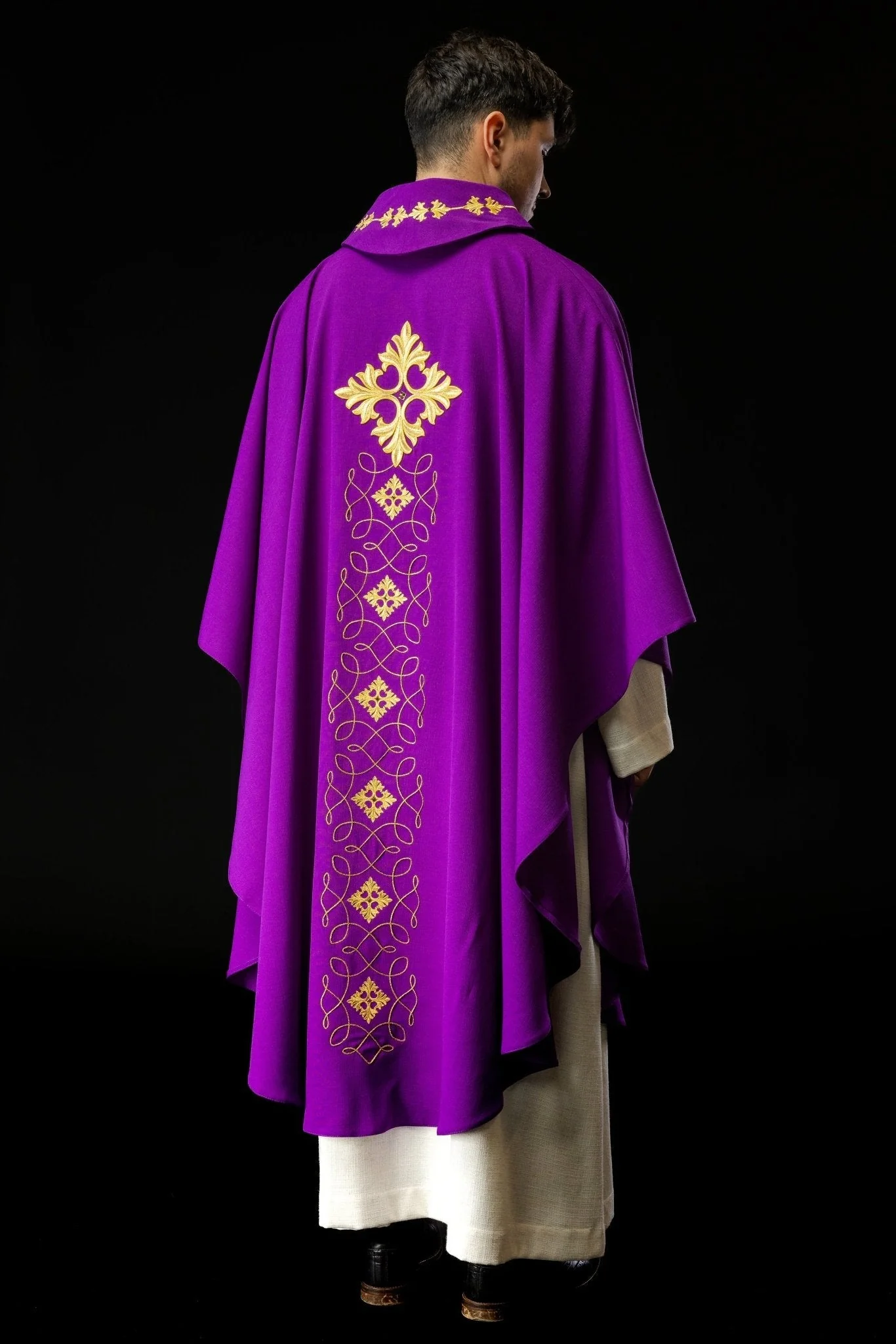 Richly embroidered chasuble with cord and stones - Image 7