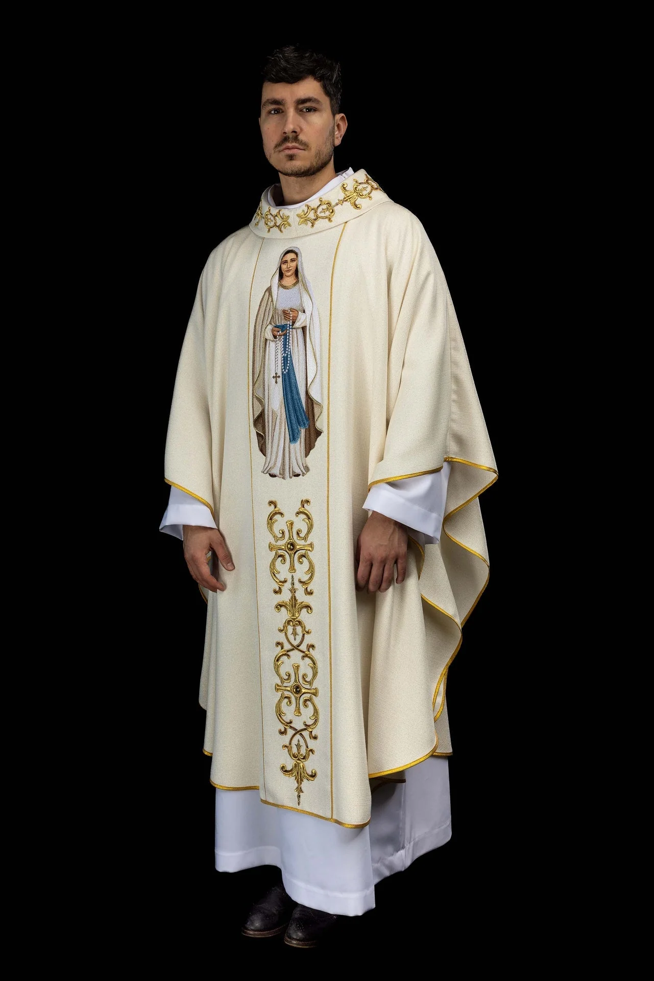 Richly embroidered chasuble with the image of Our Lady of the Rosary - Image 2