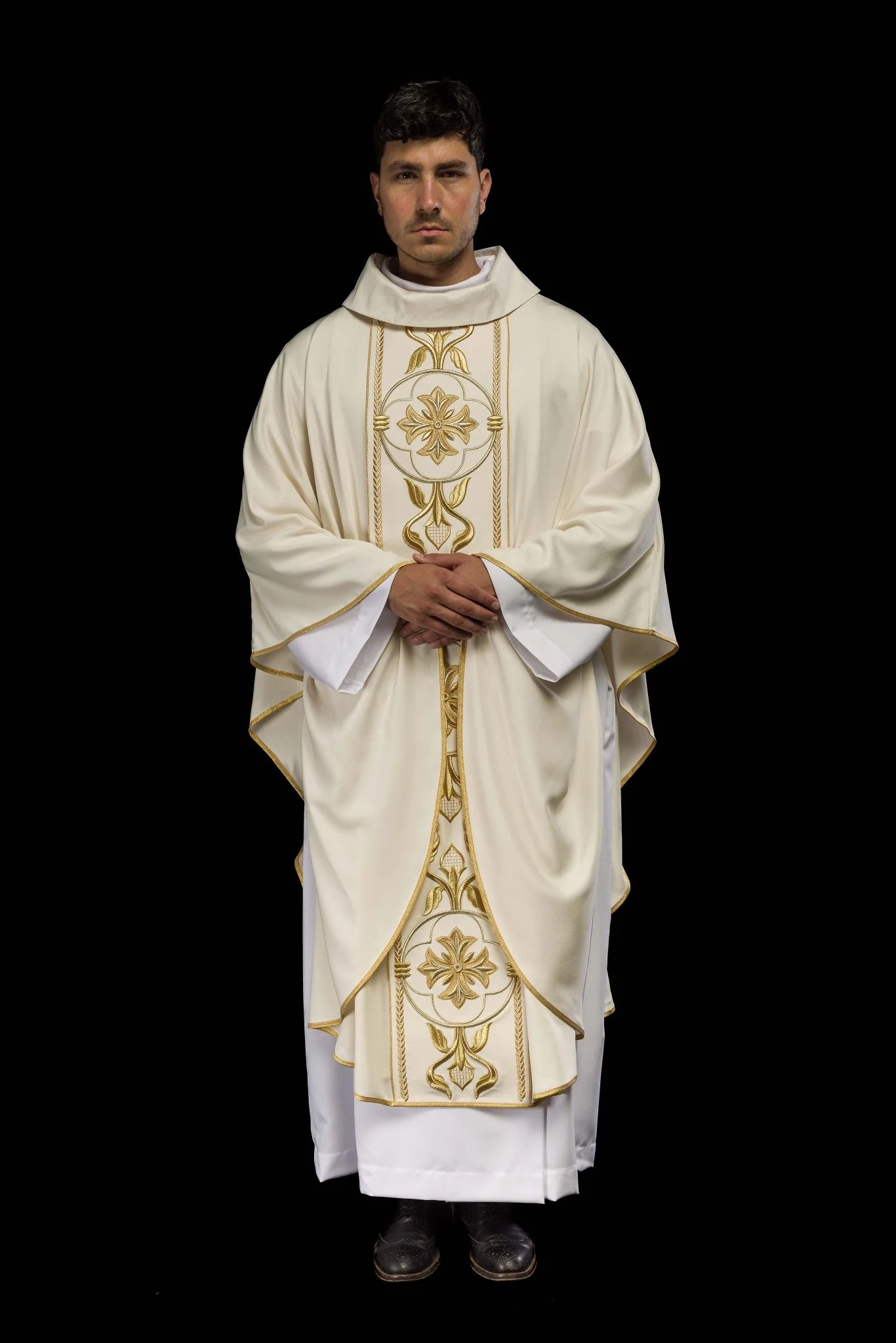 Richly embroidered ecru chasuble - Image 8