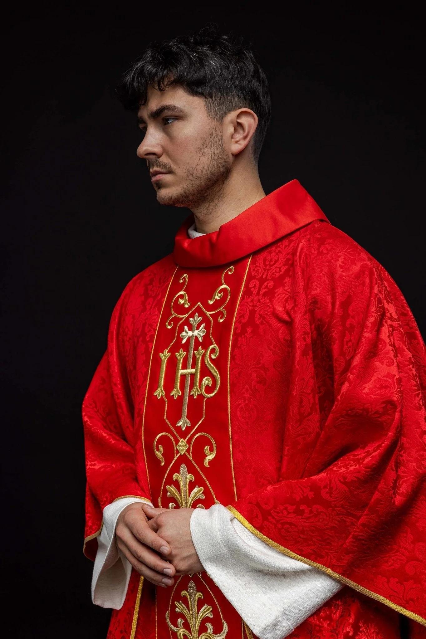 Richly embroidered red IHS chasuble - Image 4
