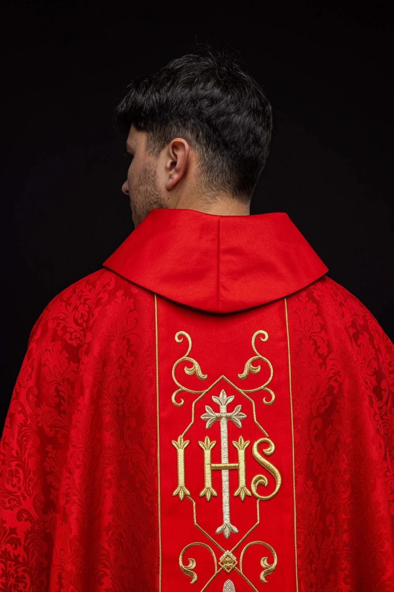 Richly embroidered red IHS chasuble - Image 5