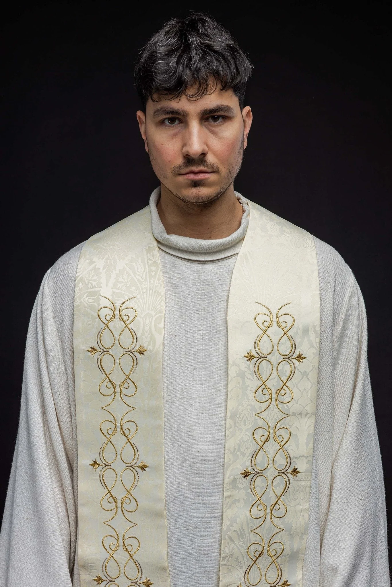 Roman stole with embroidery - Image 2