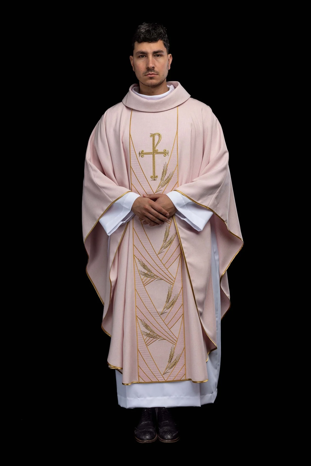 Rose chasuble with an embroidered PAX band - Image 2