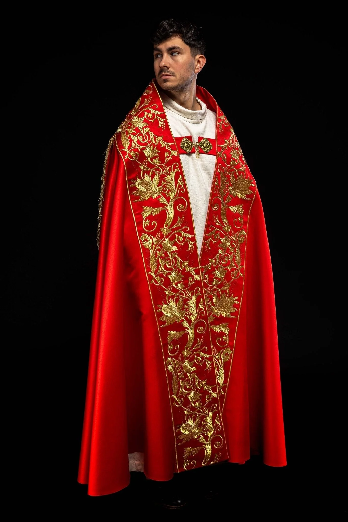 Satin Roman cape red with embroidered heart of Jesus - Image 8