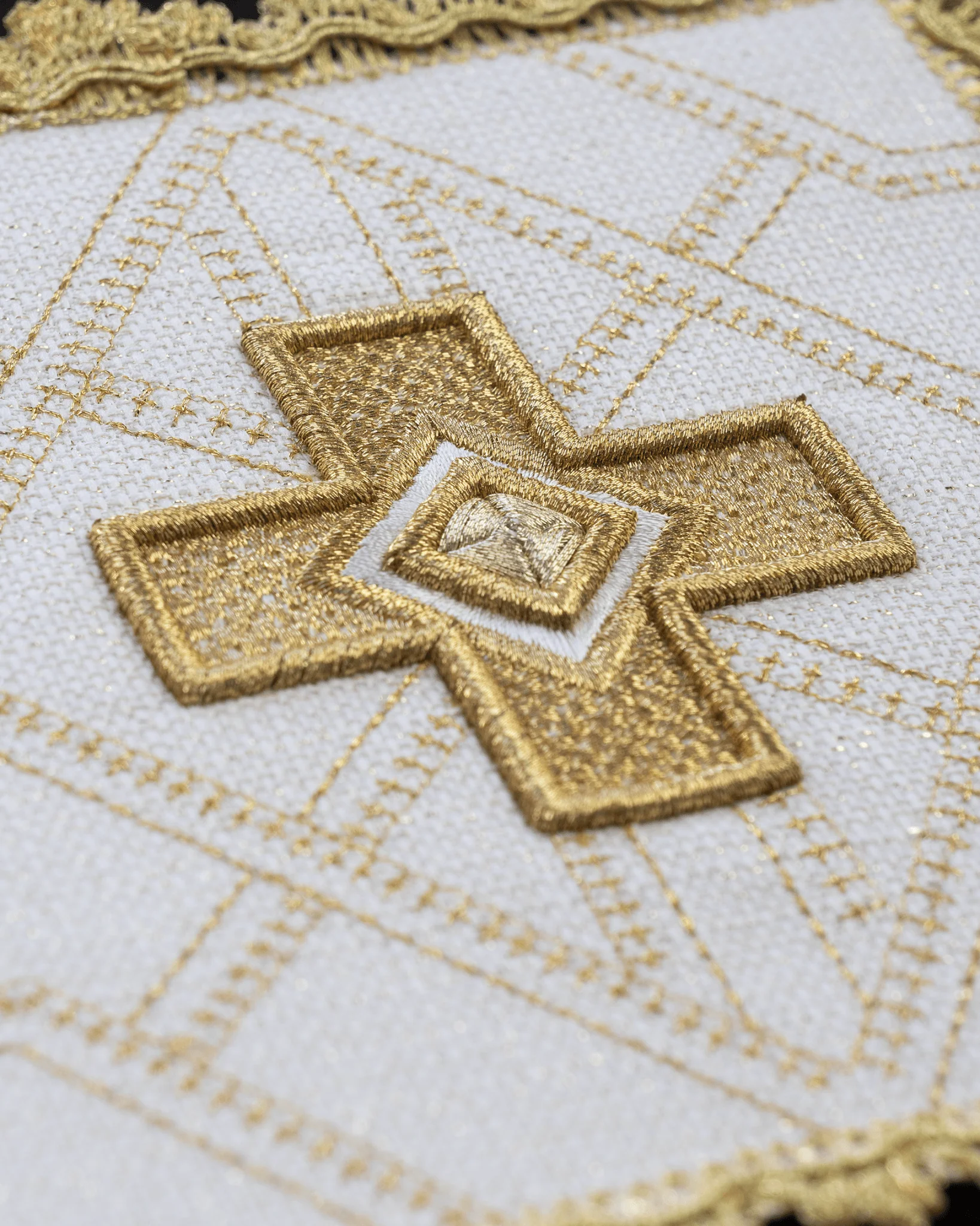 Set of four palls with golden embroidery - Image 5