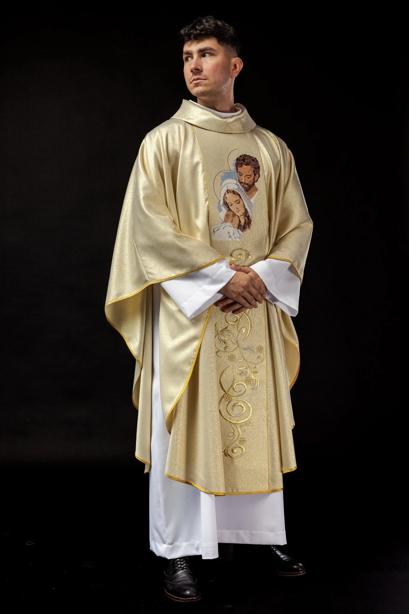 Shiny chasuble with an image of the Holy Family - Image 7