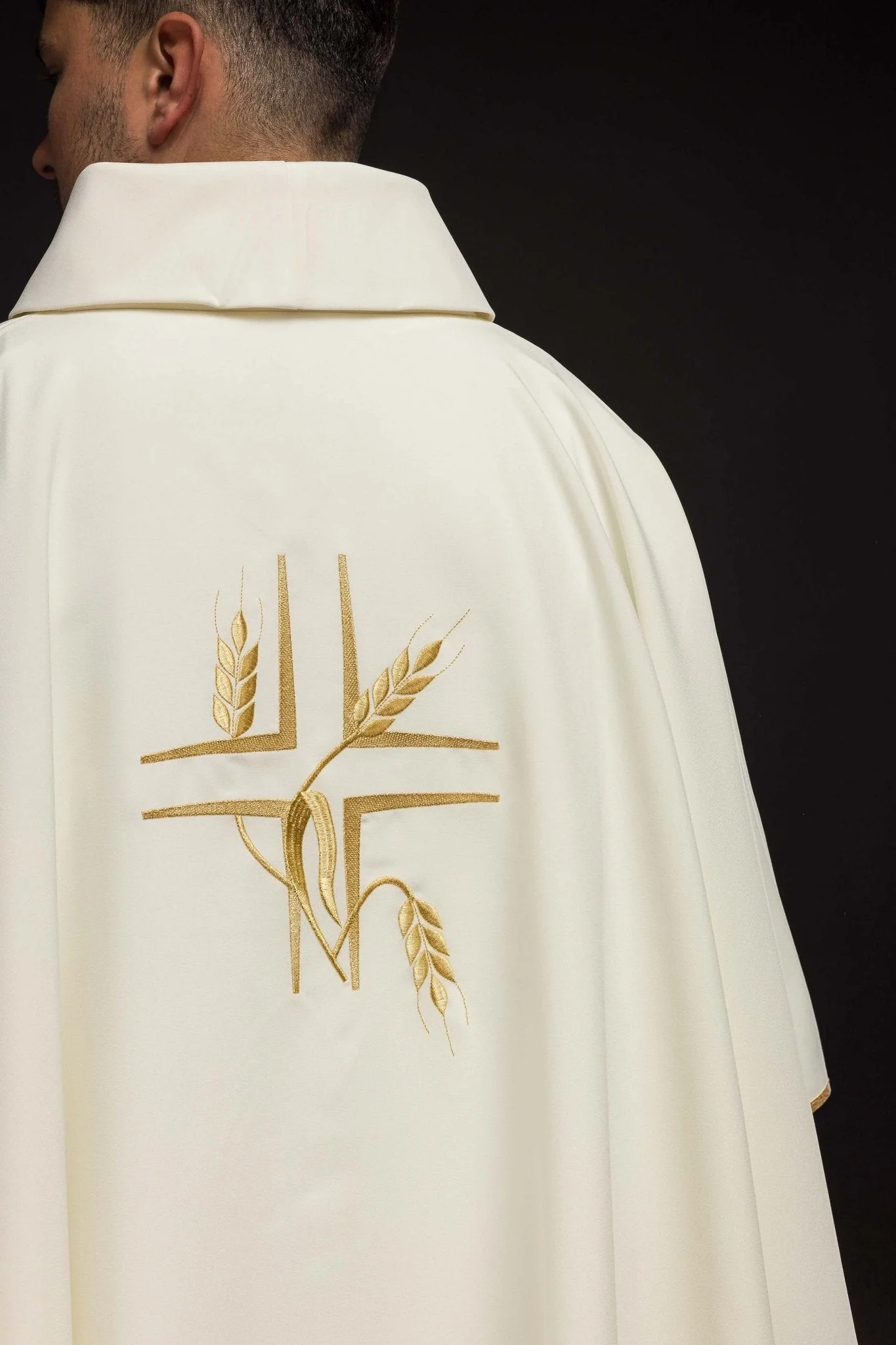 Simple ecru chasuble with golden embroidery - Image 5