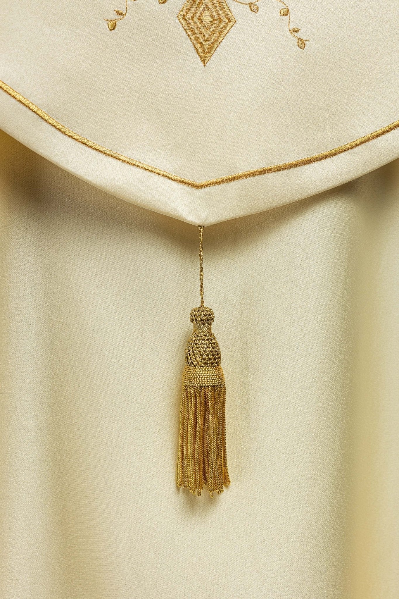 Simple liturgical cope in ecru with gold embroidered crosses - Image 5