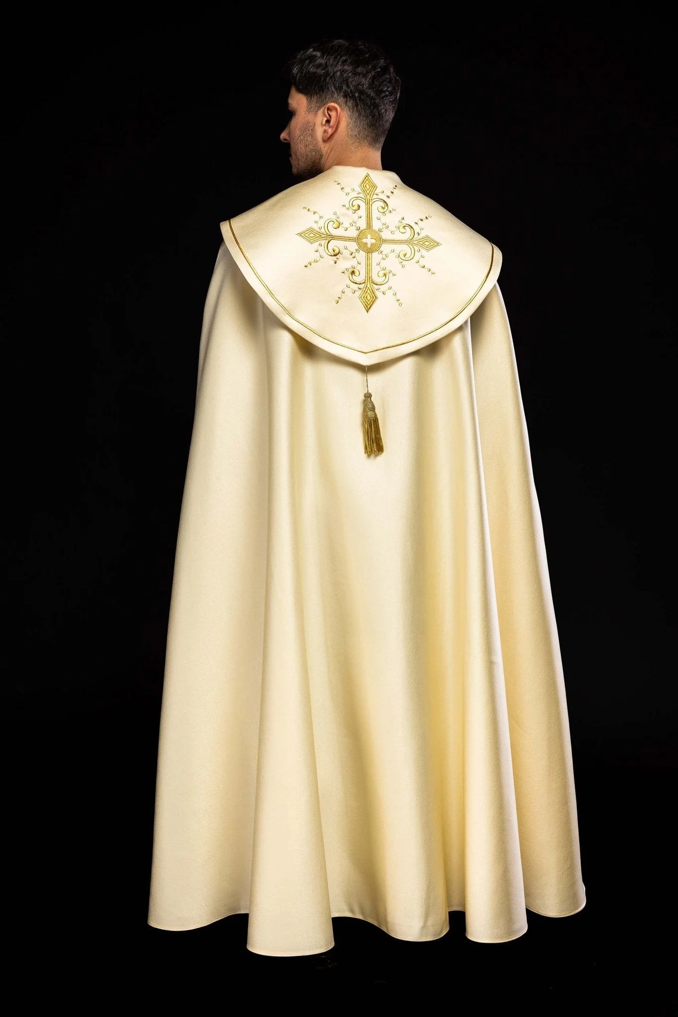 Simple liturgical cope in ecru with gold embroidered crosses - Image 7