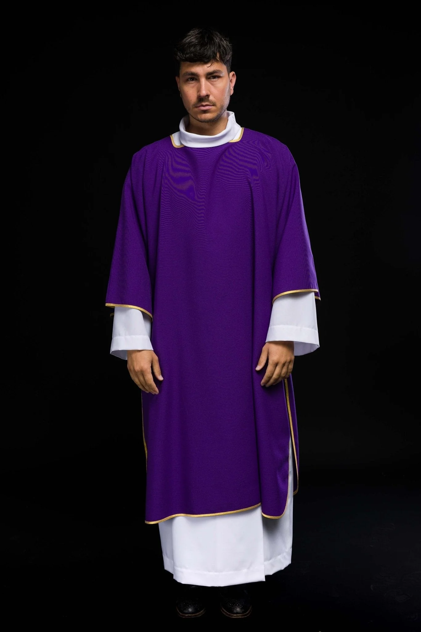 Smooth purple dalmatic with gold trim - Image 2