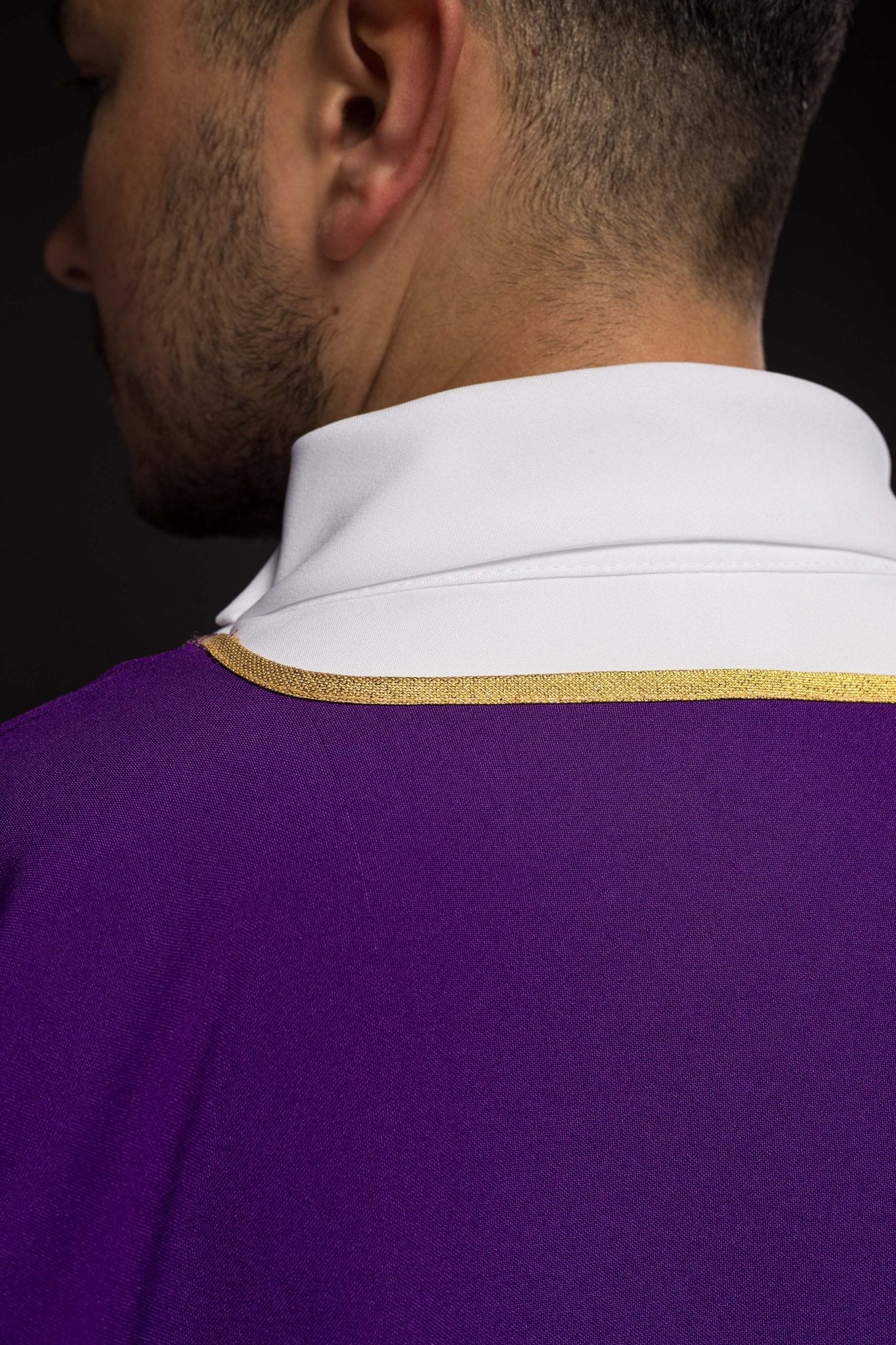 Smooth purple dalmatic with gold trim - Image 5
