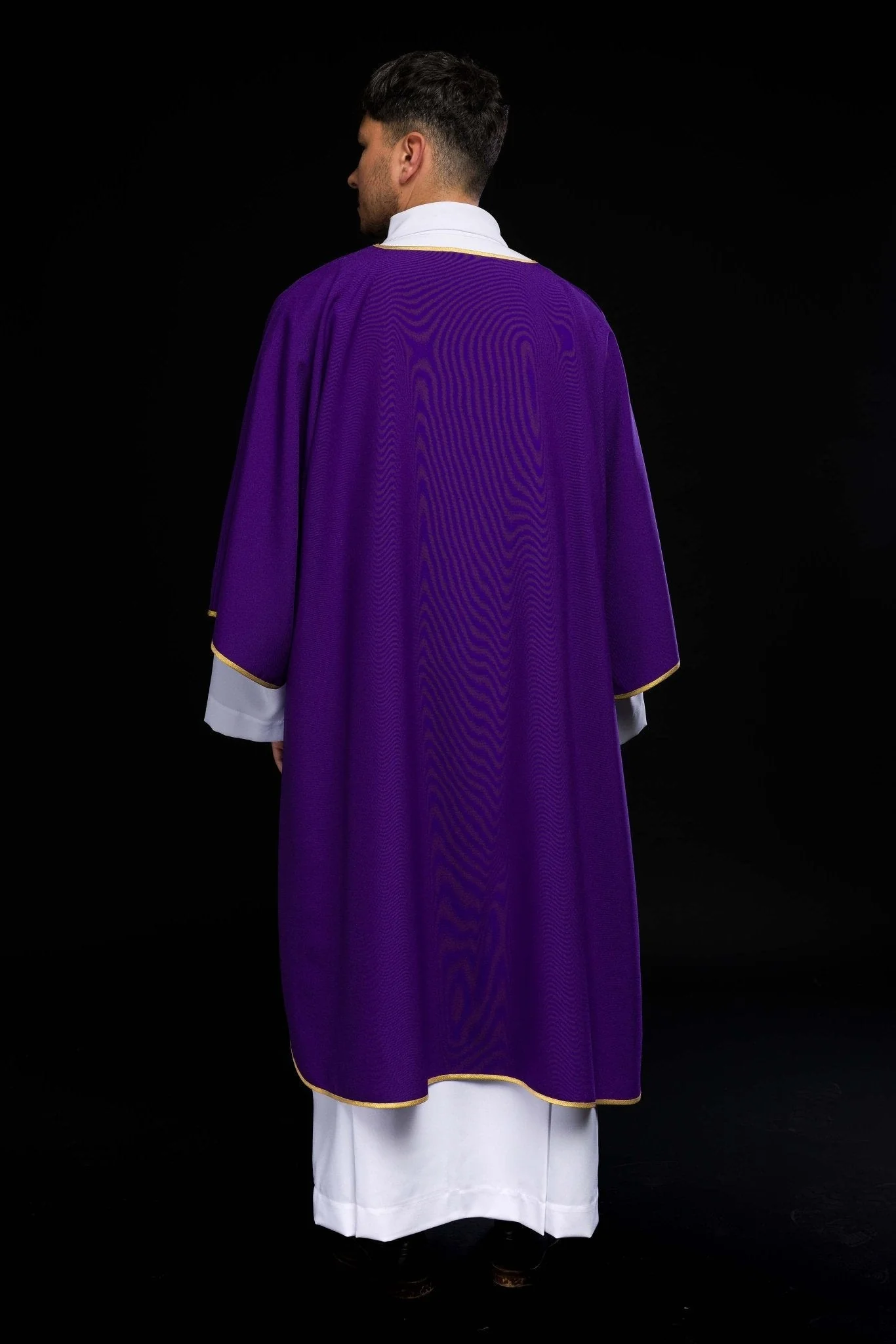 Smooth purple dalmatic with gold trim - Image 7