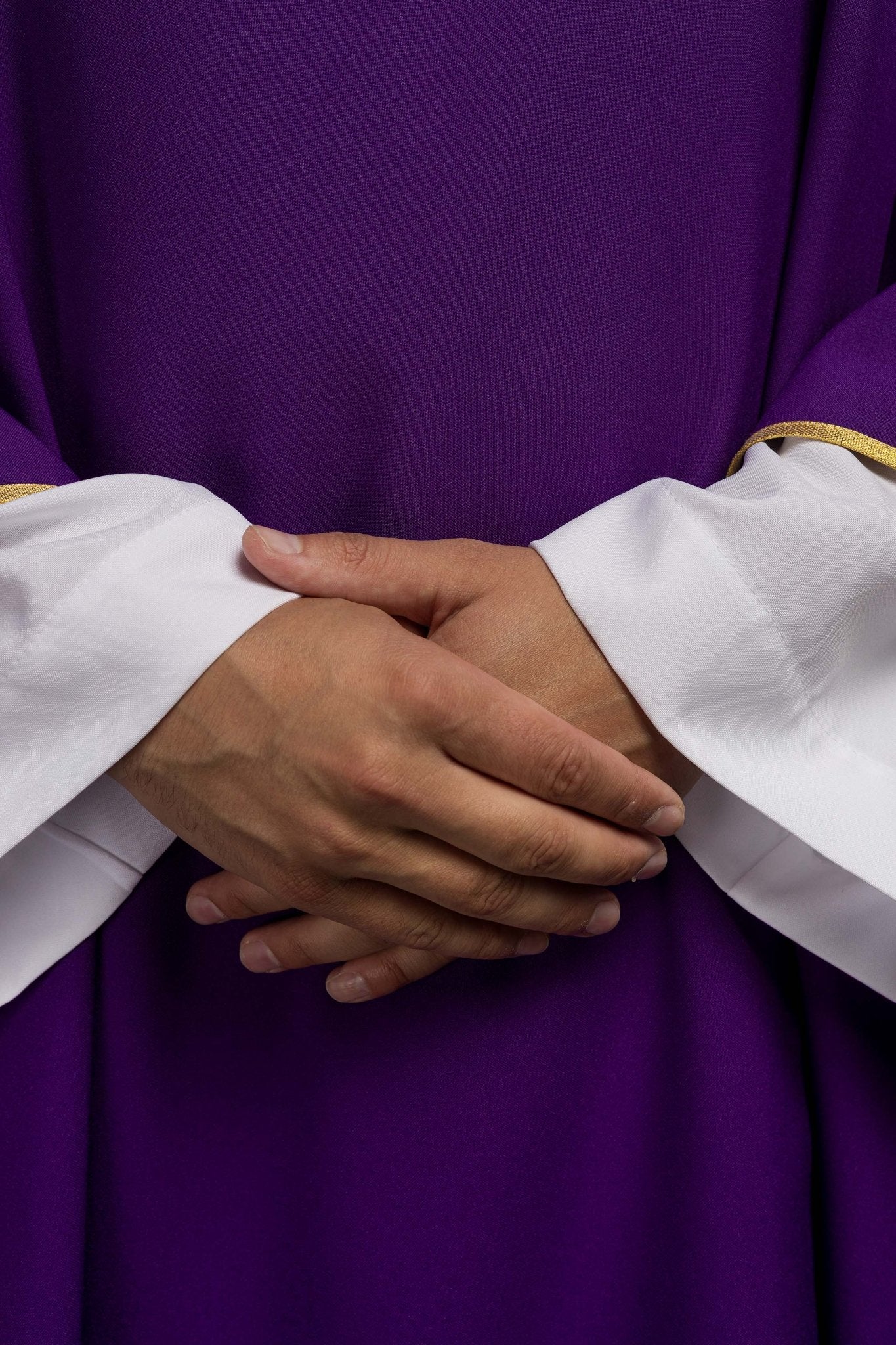 Smooth purple dalmatic with gold trim - Image 9
