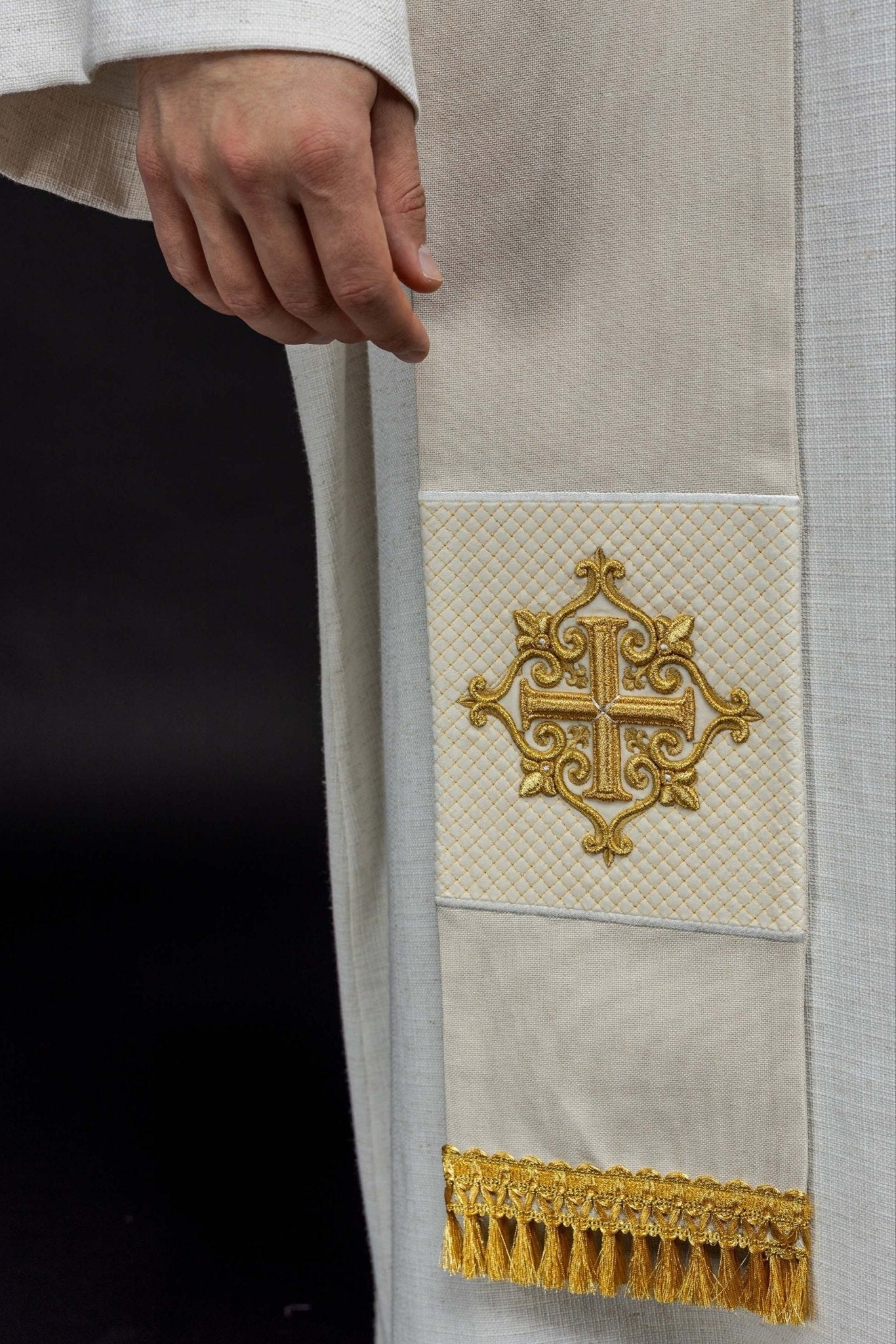 Embroidered stole with a cross symbol ecru velvet - Image 2