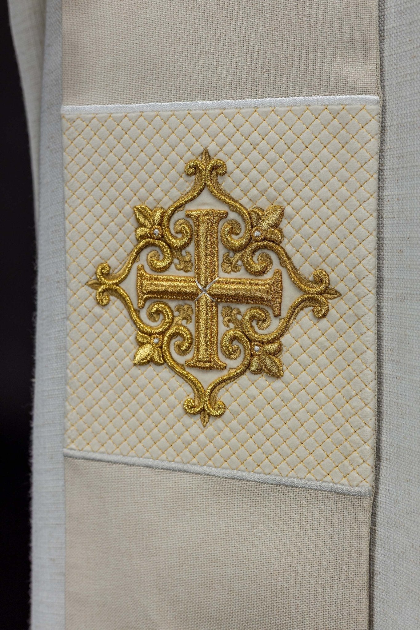Embroidered stole with a cross symbol ecru velvet - Image 3