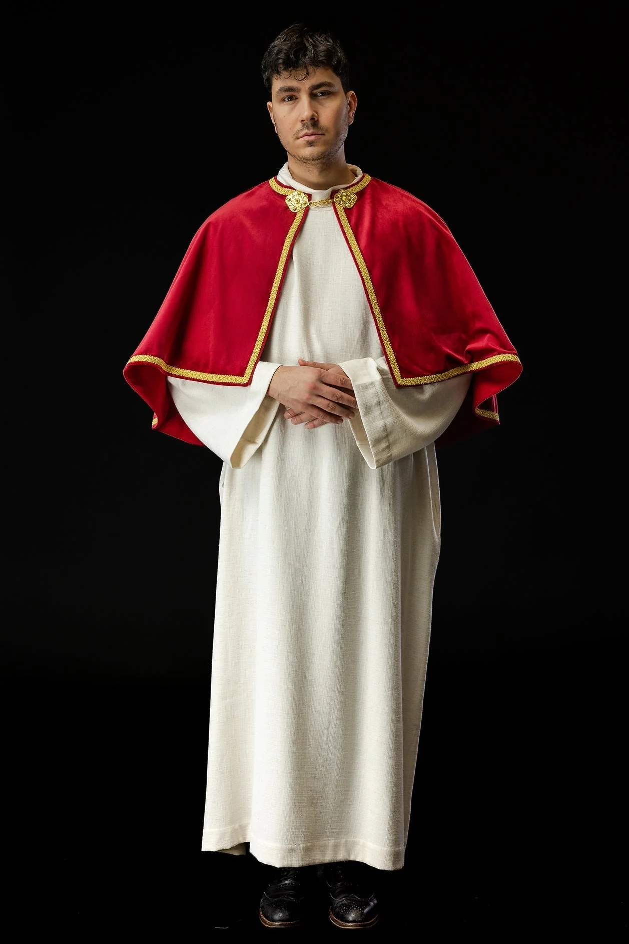 Velvet altar boy cape with clasp red - Image 2