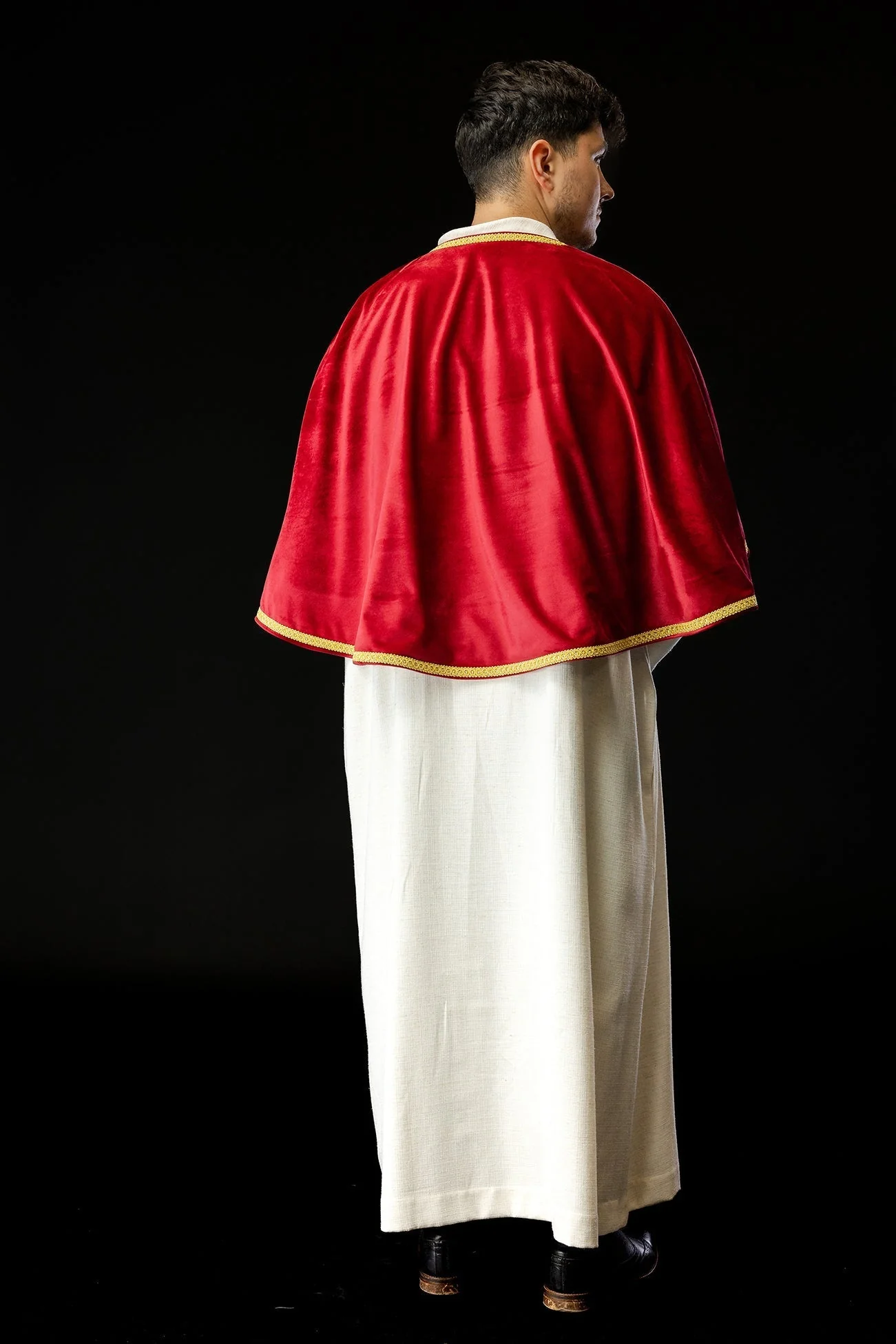 Velvet altar boy cape with clasp red - Image 7