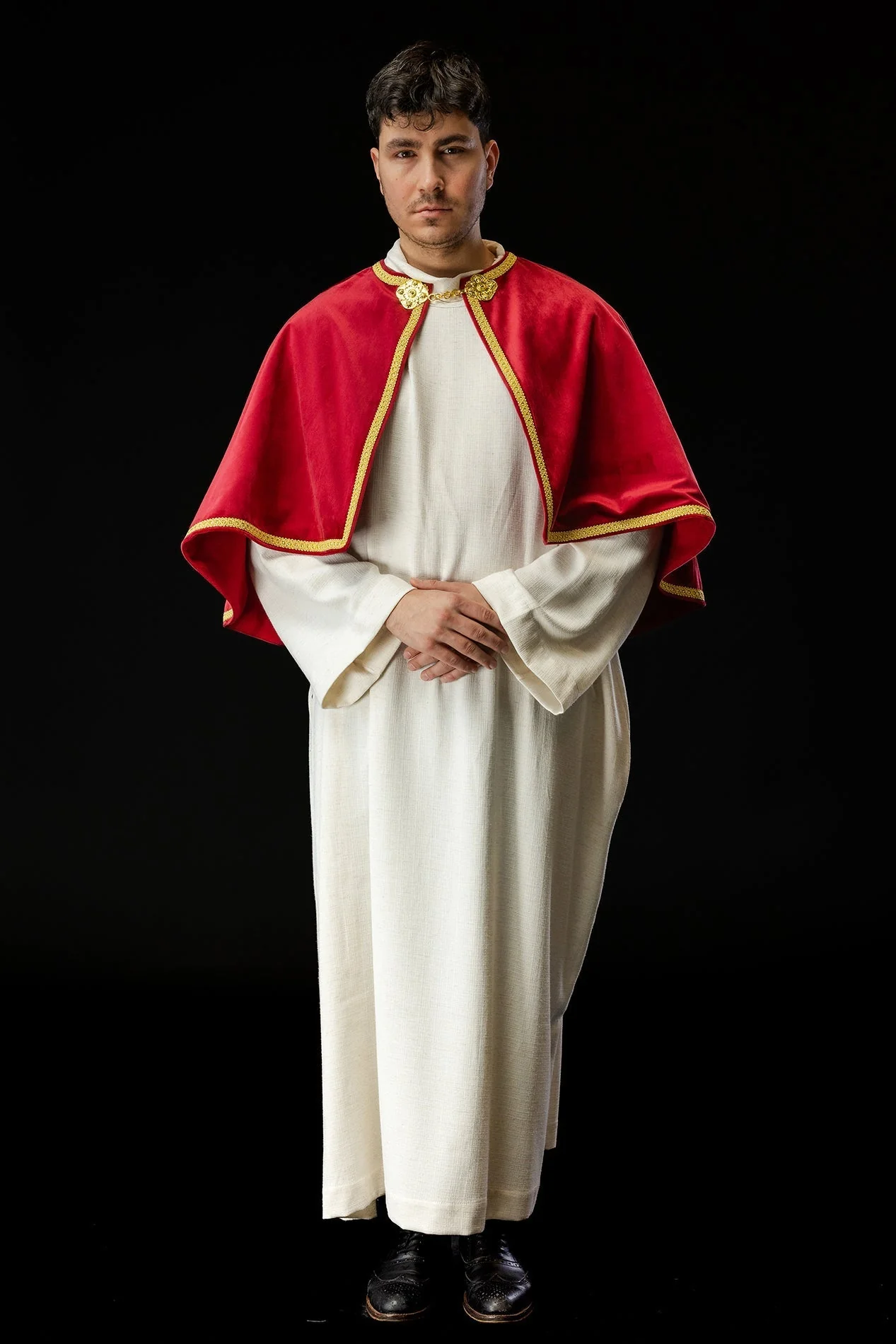 Velvet altar boy cape with clasp red - Image 9