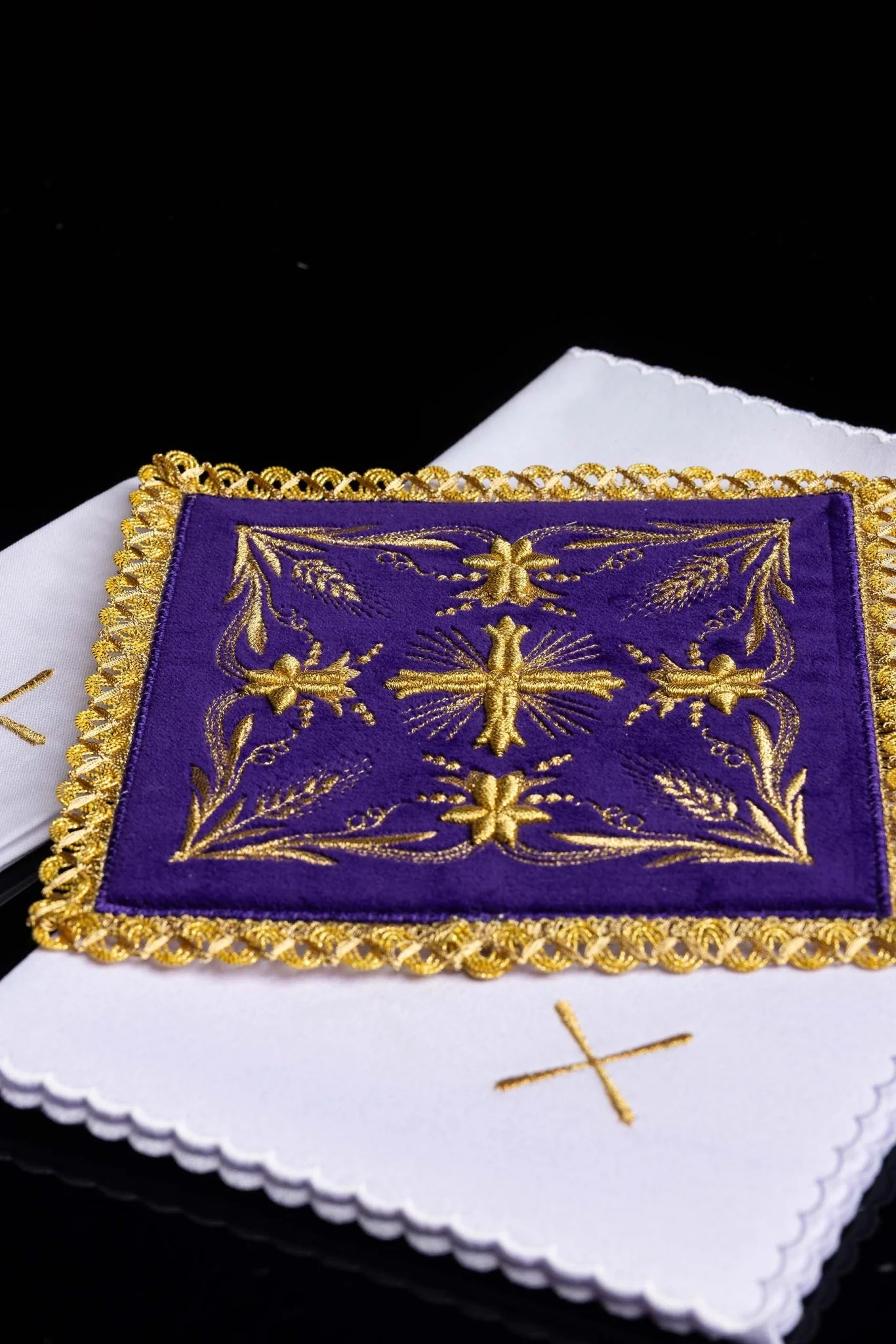 Velvet chalice linens set with gold cross embroidery - Image 3